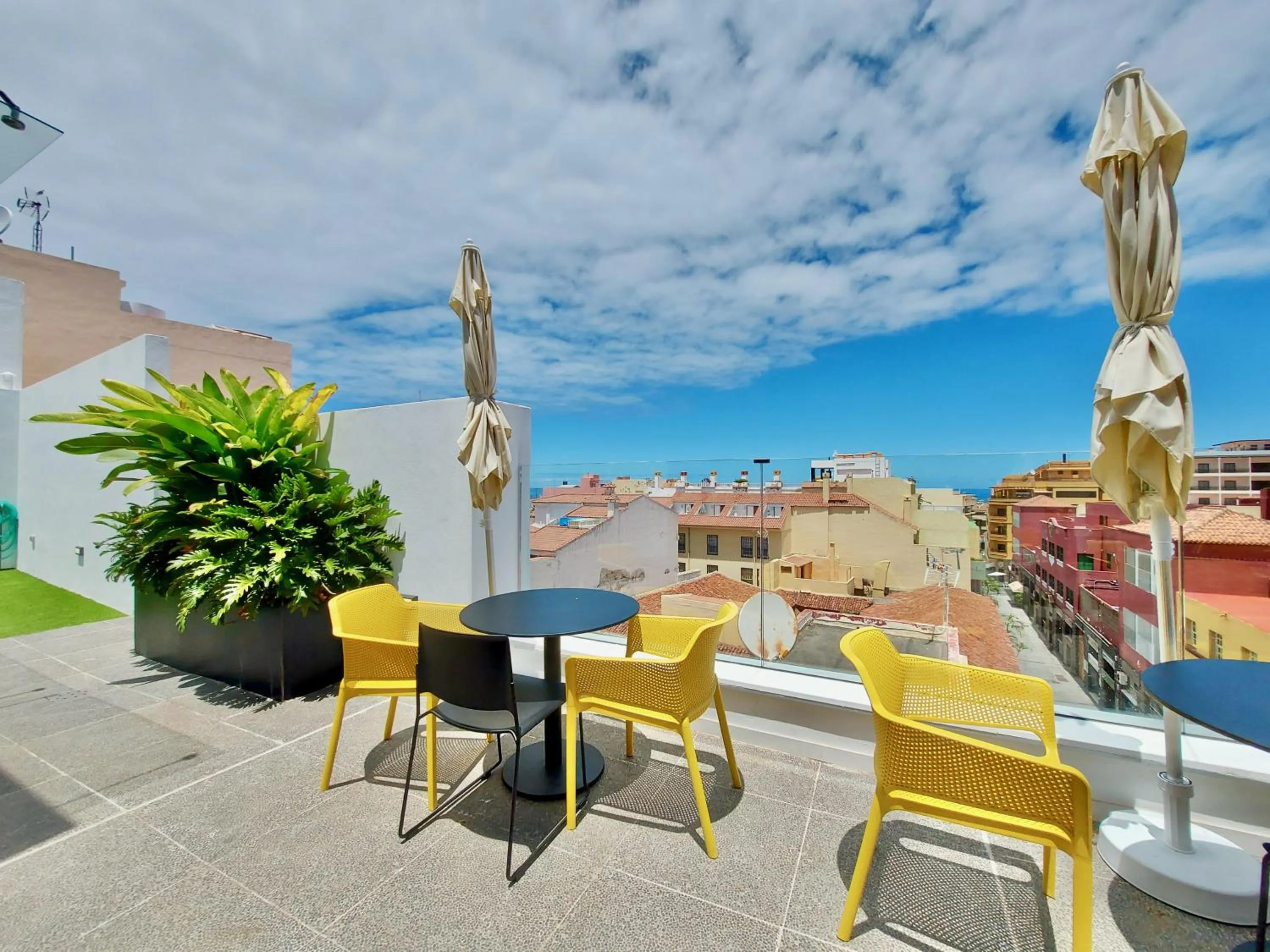 Restaurant/places to eat in Atypicap Capsule Hostel