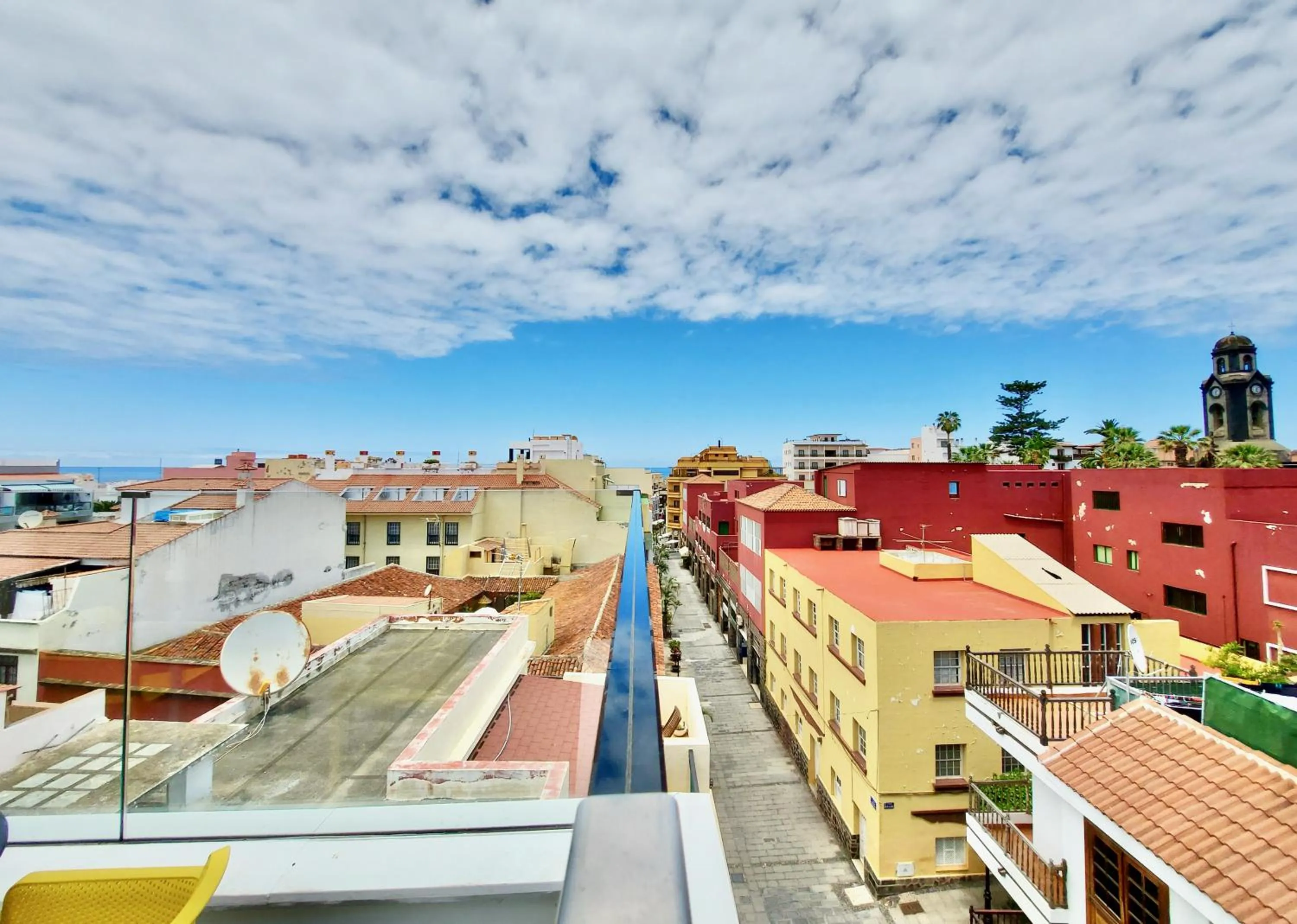 Restaurant/places to eat in Atypicap Capsule Hostel