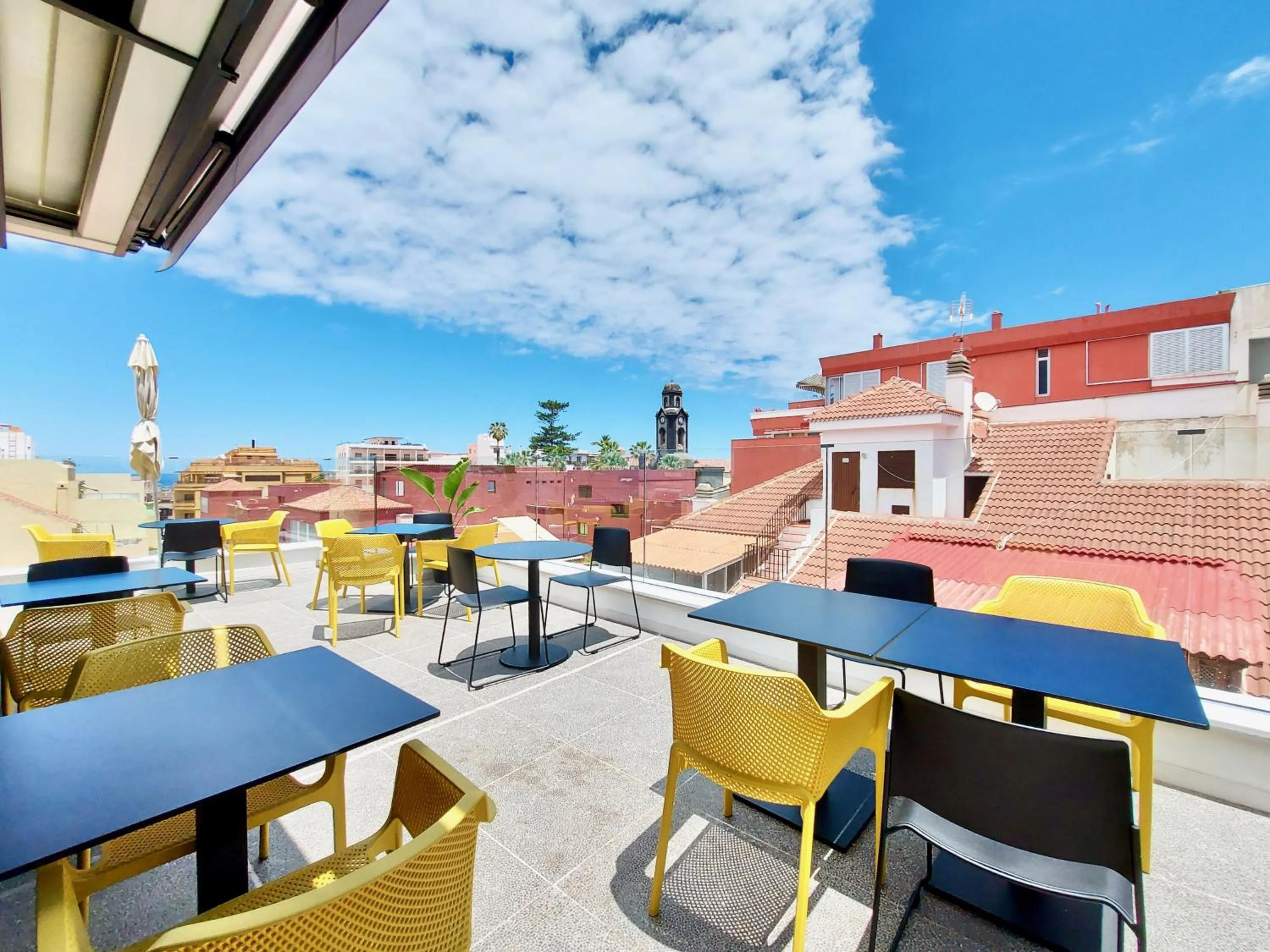 Restaurant/places to eat in Atypicap Capsule Hostel