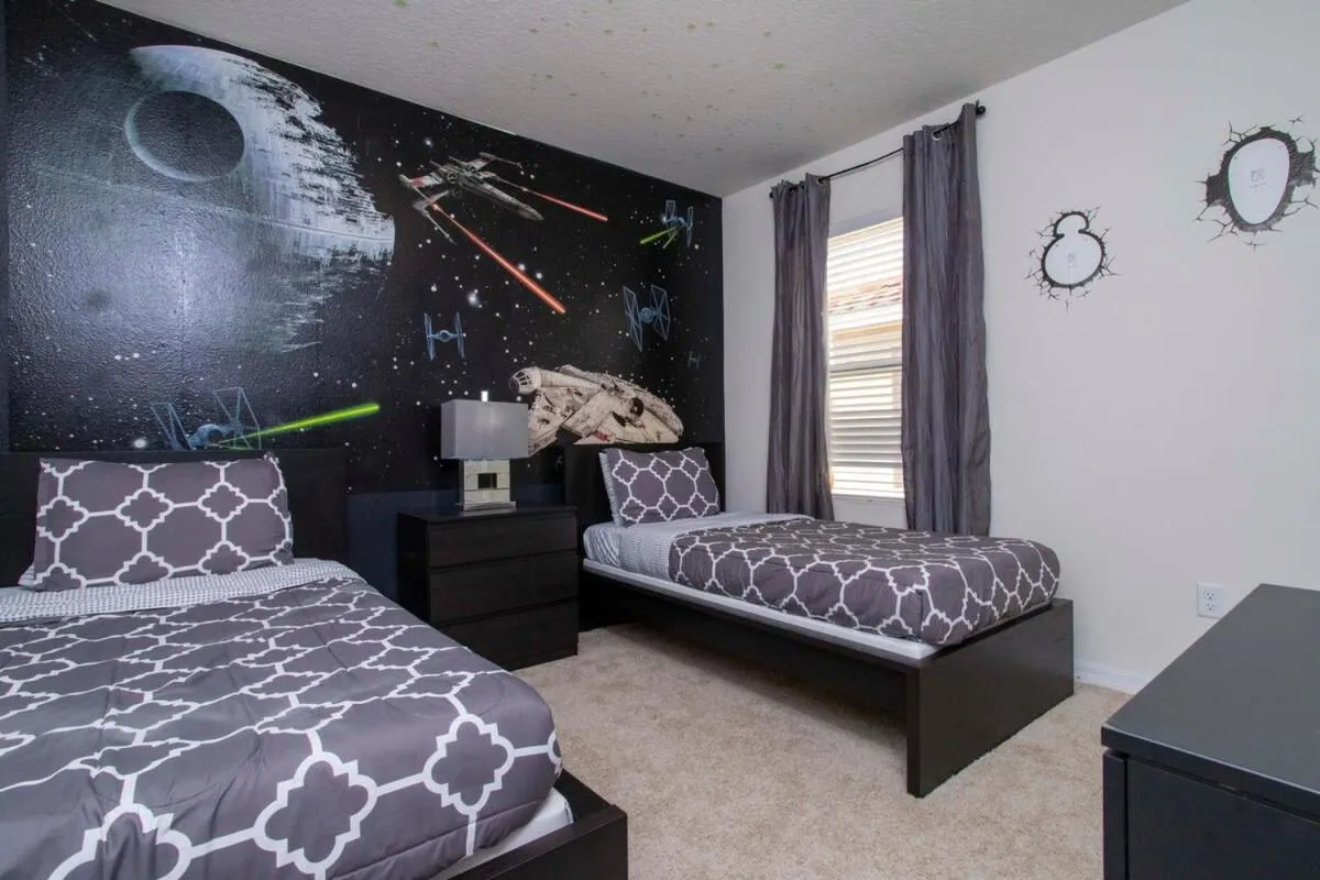 Bed in Gorgeous 5 Bd w/ Pool Close to Disney 6071