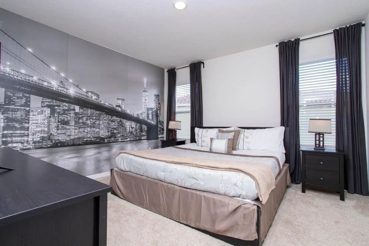 Bed in Gorgeous 5 Bd w/ Pool Close to Disney 6071
