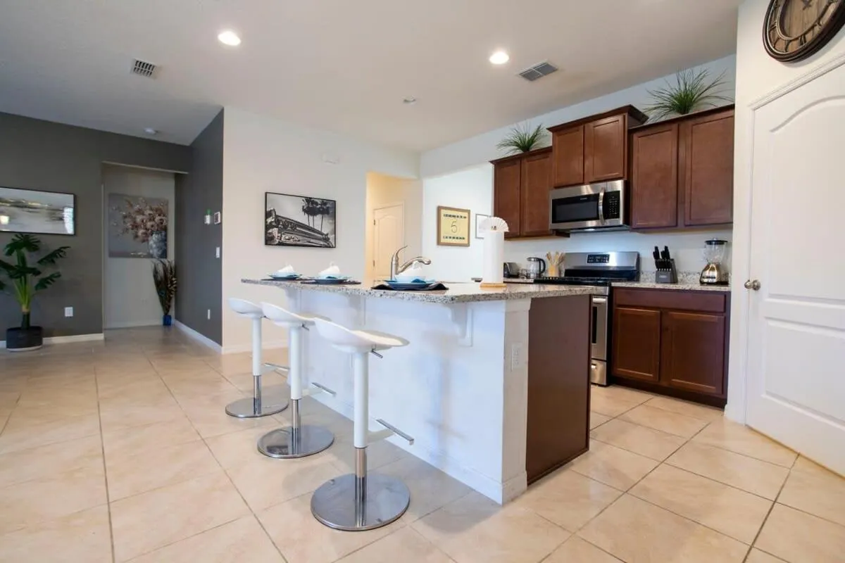 Gorgeous 5 Bd w/ Pool Close to Disney 6071