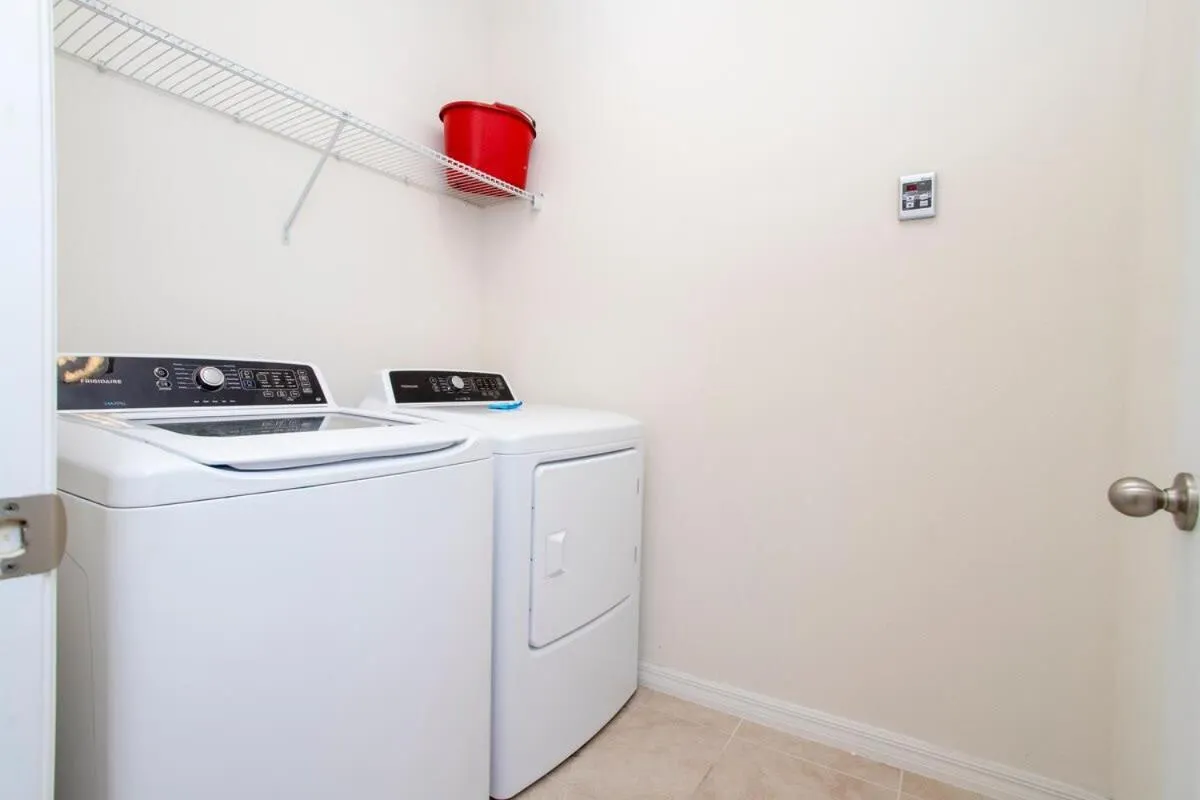 Gorgeous 5 Bd w/ Pool Close to Disney 6071