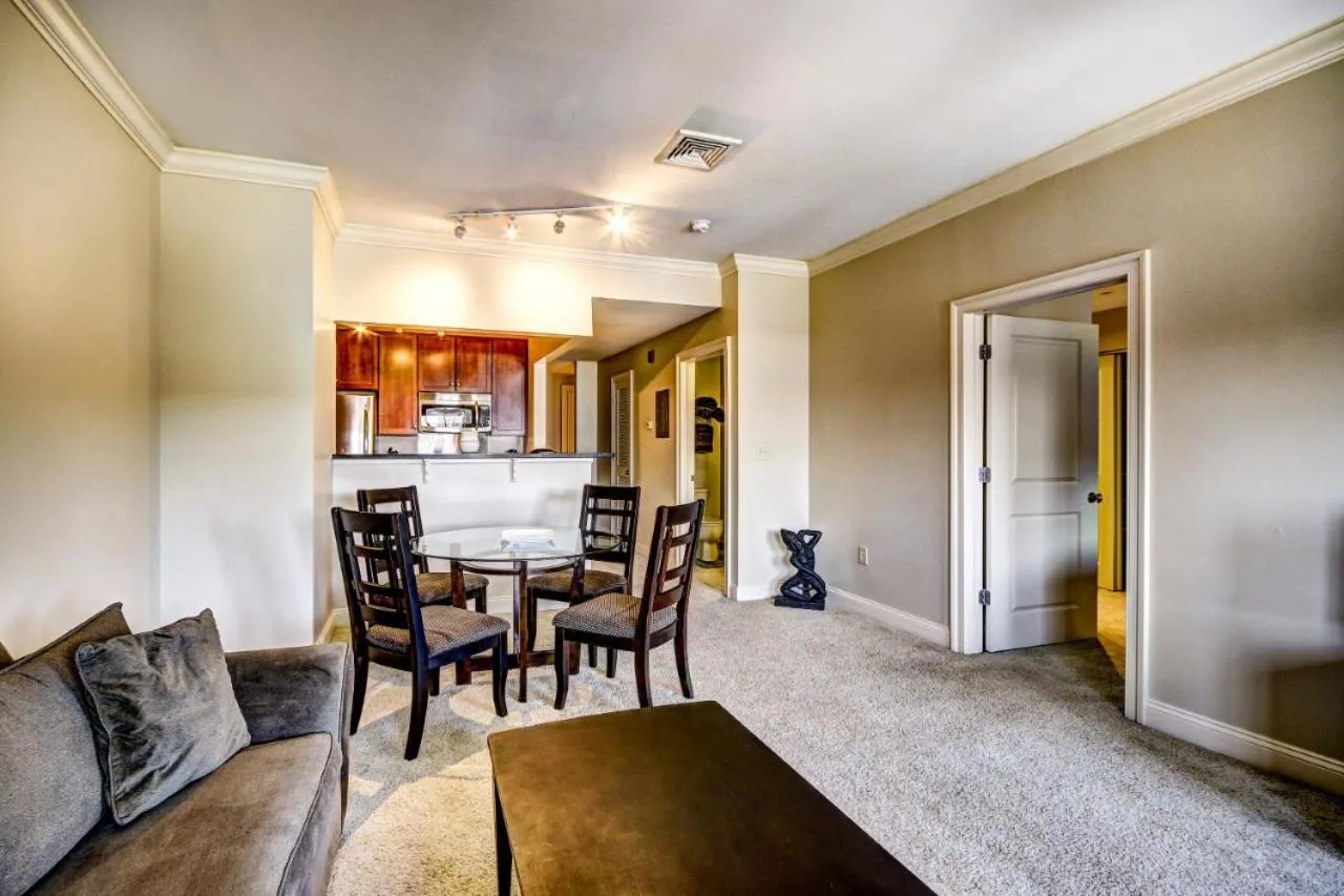 Dining area in Harbor apartments Free indoor Parking