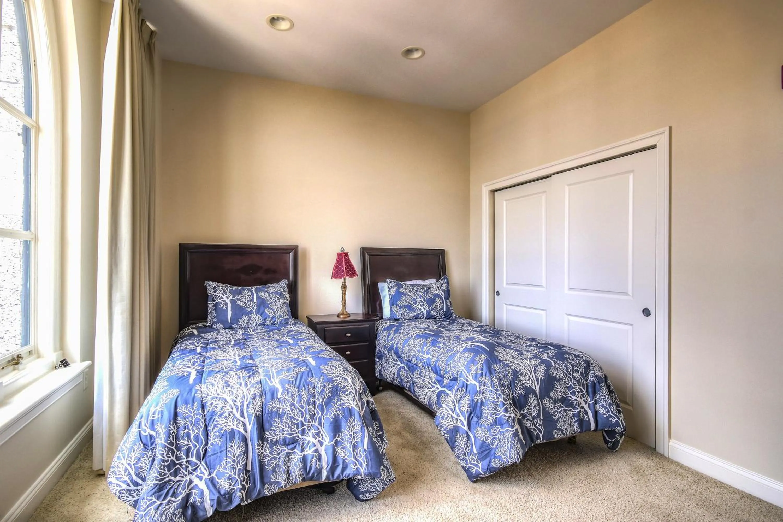 Bed in Harbor apartments Free indoor Parking