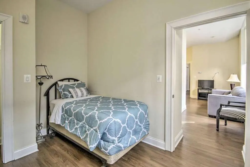 Bed in Harbor apartments Free indoor Parking