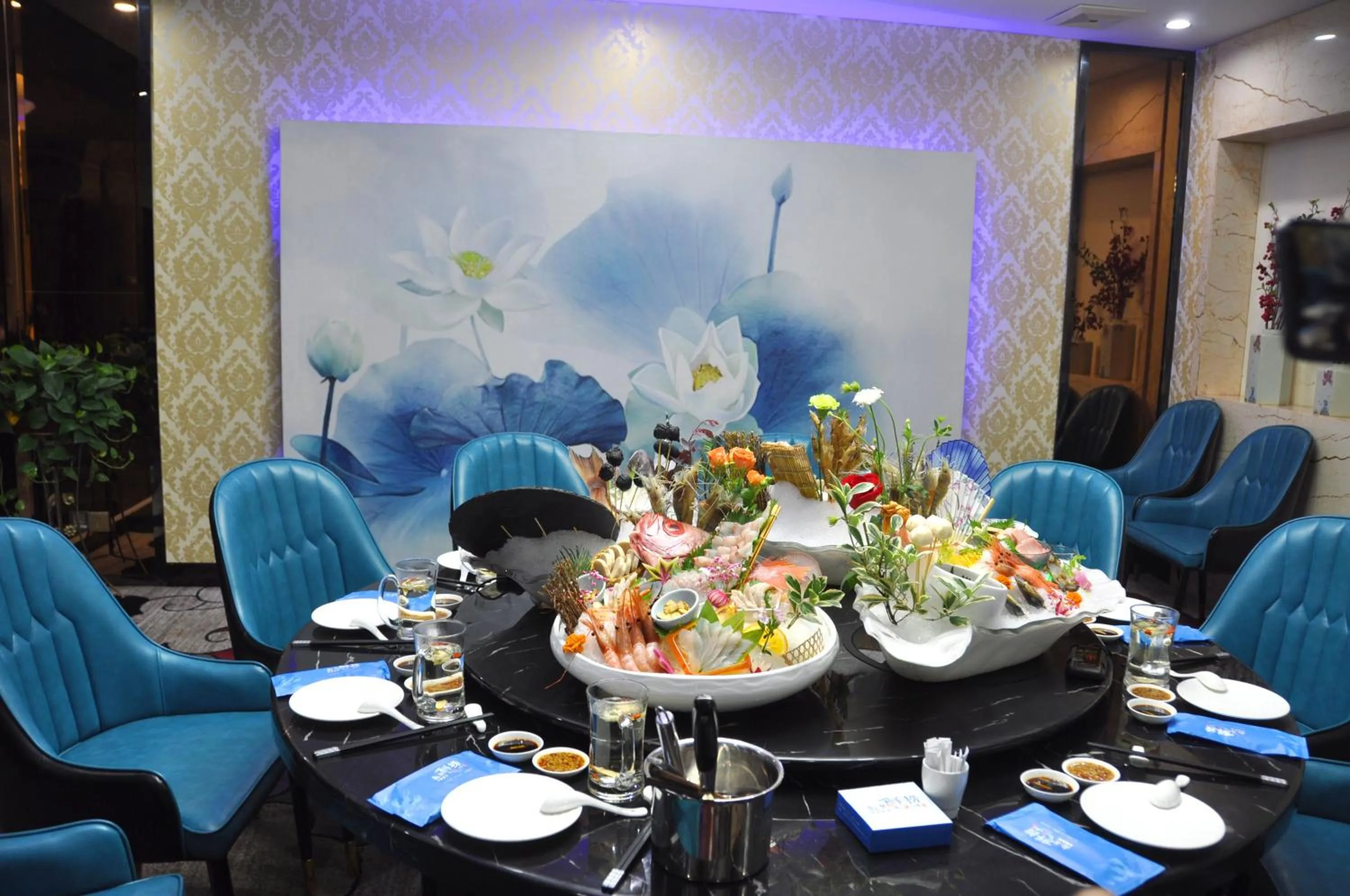 Food in Days Hotel & Suites China Town