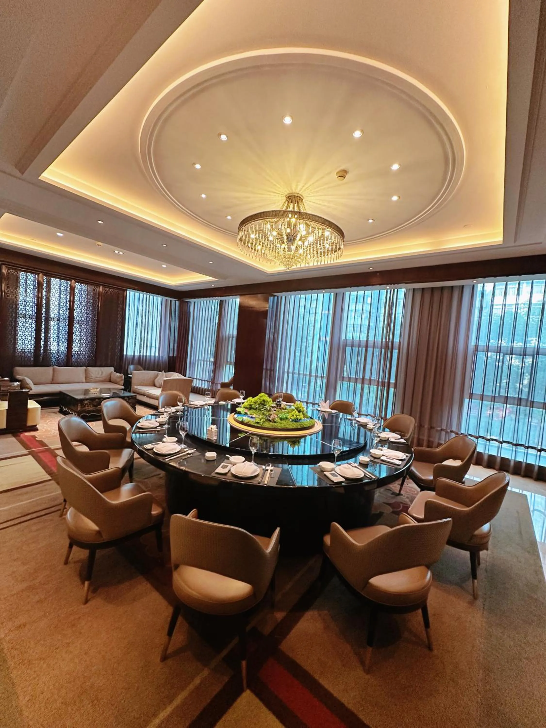 Restaurant/places to eat in Days Hotel & Suites China Town