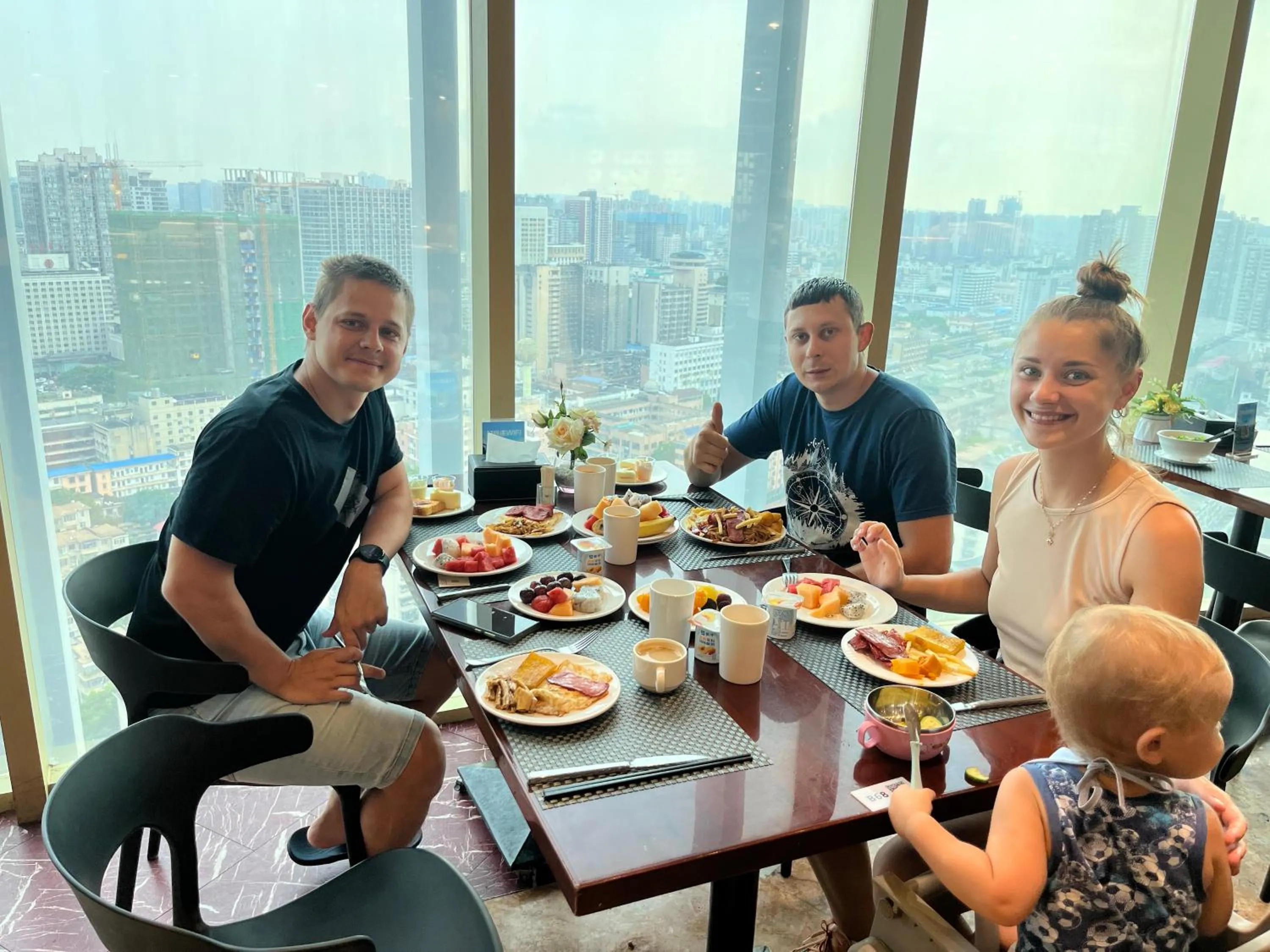 Restaurant/places to eat in Days Hotel & Suites China Town