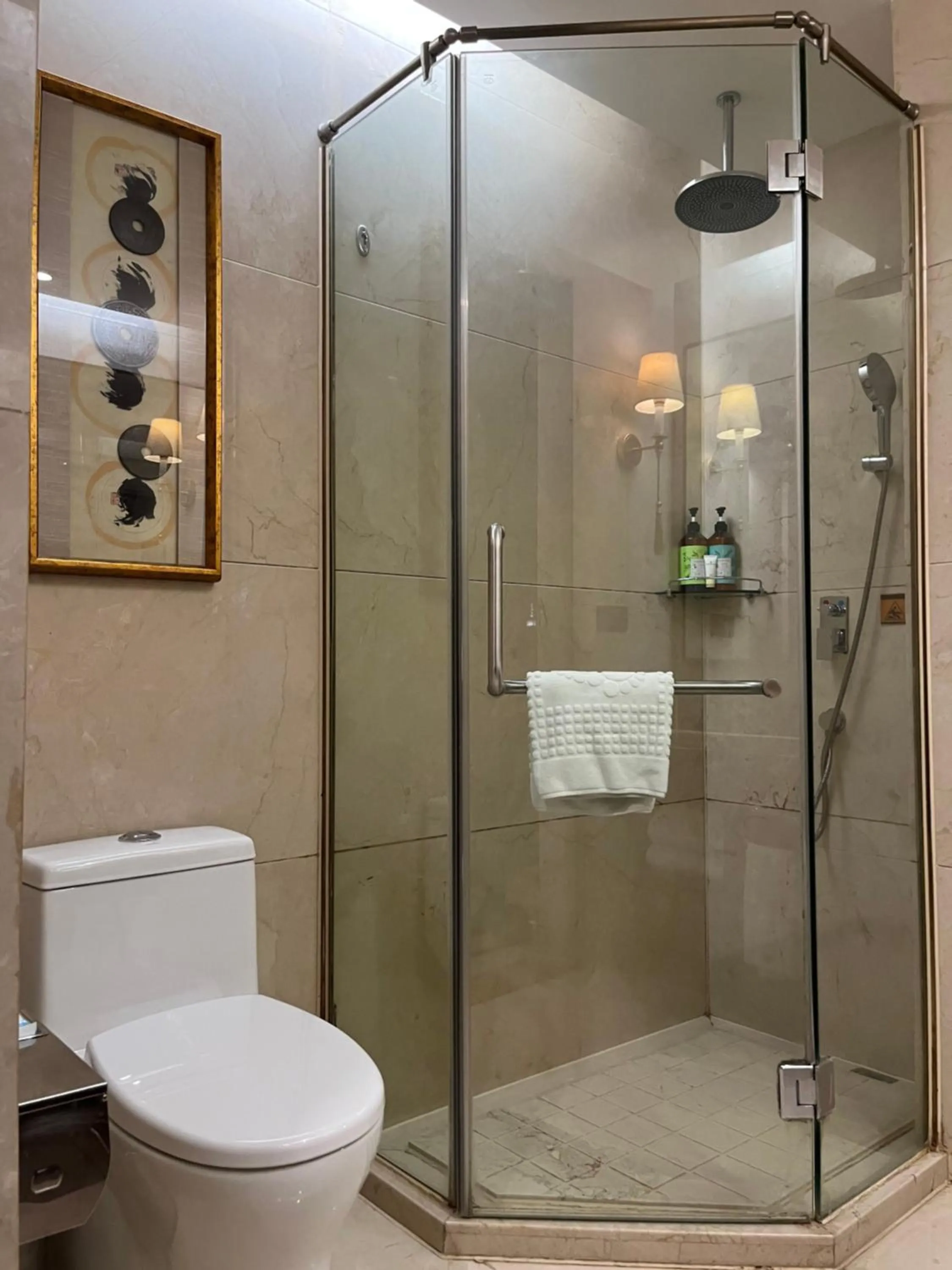 Shower in Days Hotel & Suites China Town