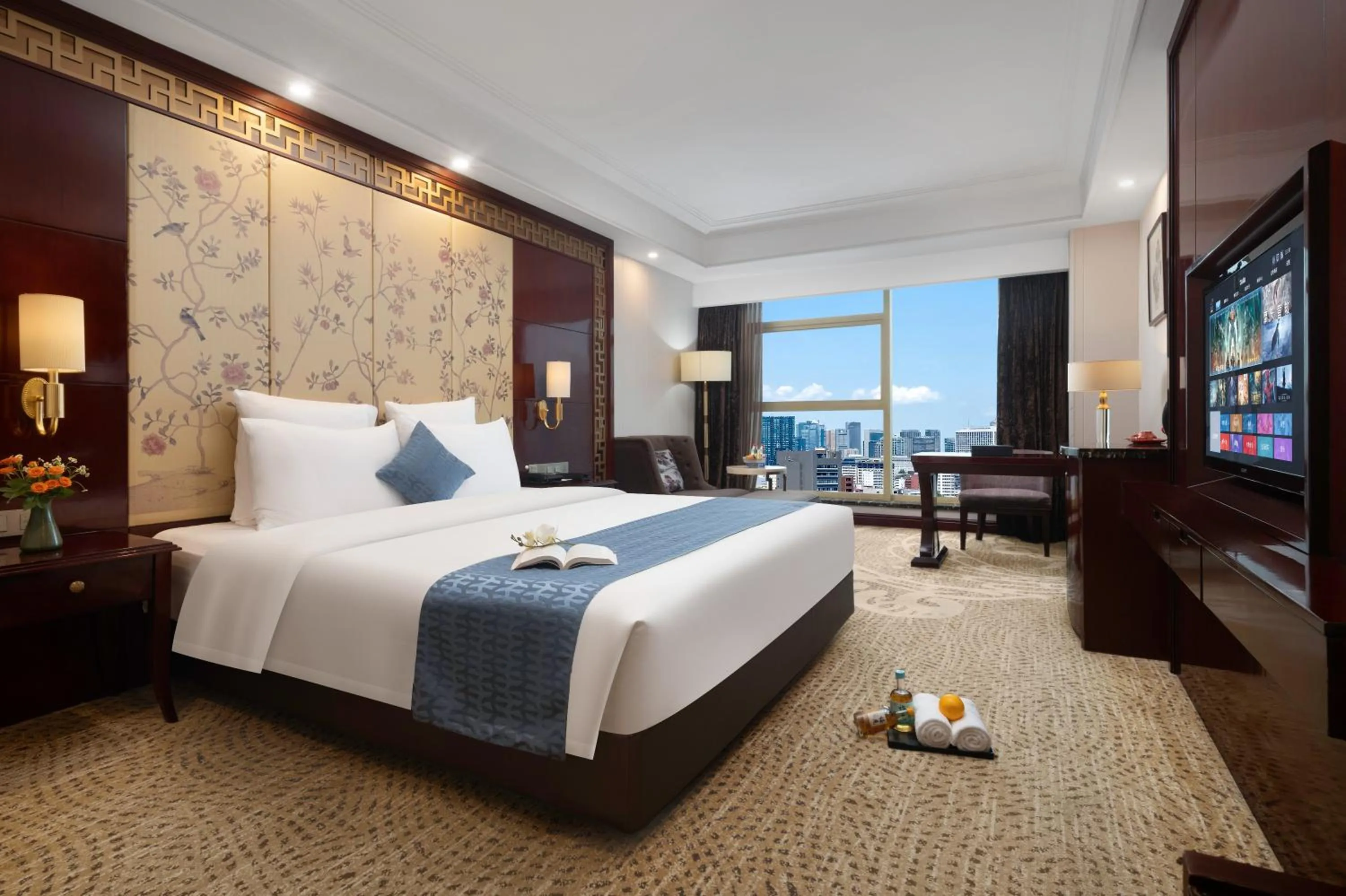 Bedroom, Bed in Days Hotel & Suites China Town