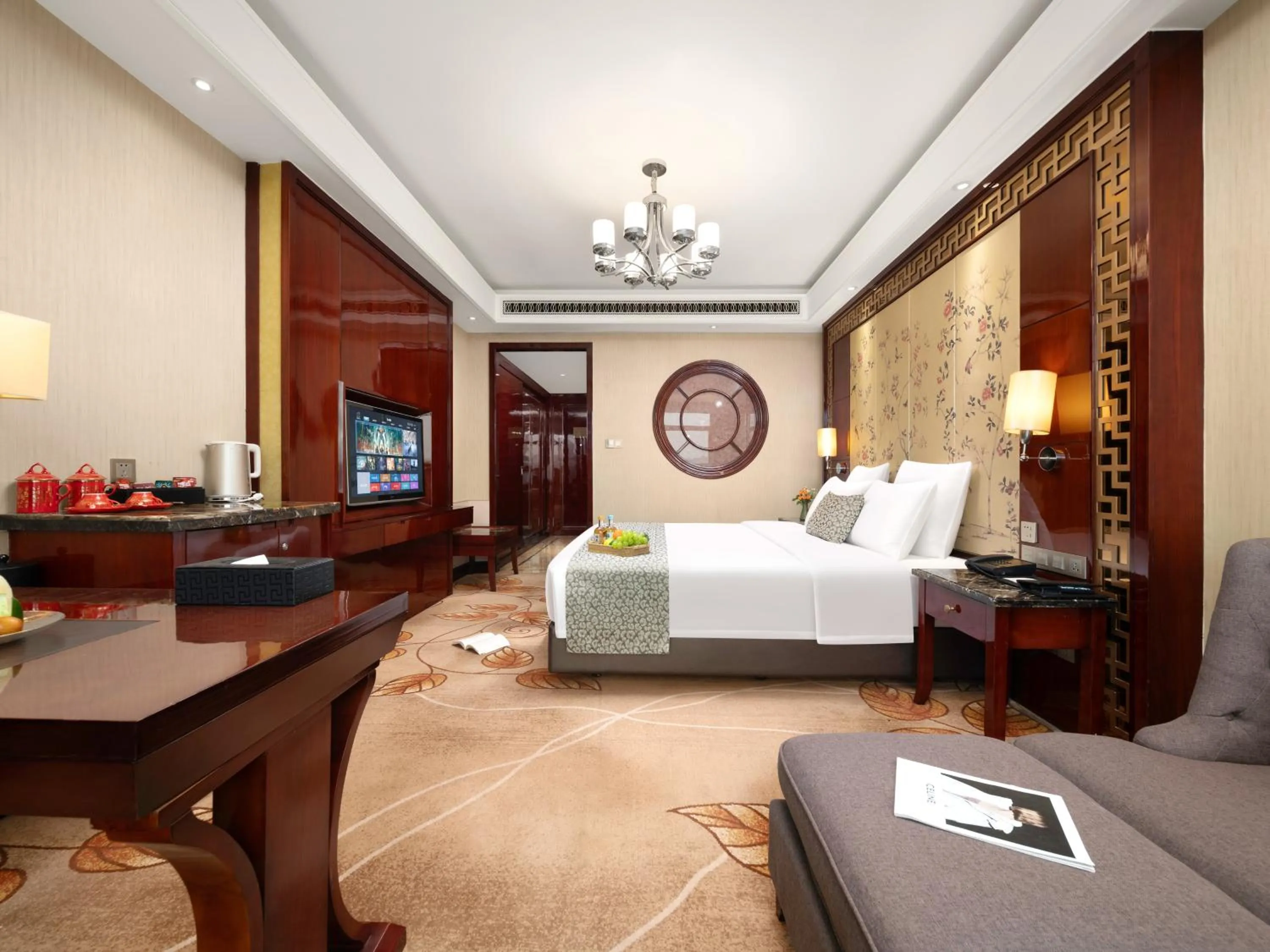 Bedroom, Bed in Days Hotel & Suites China Town