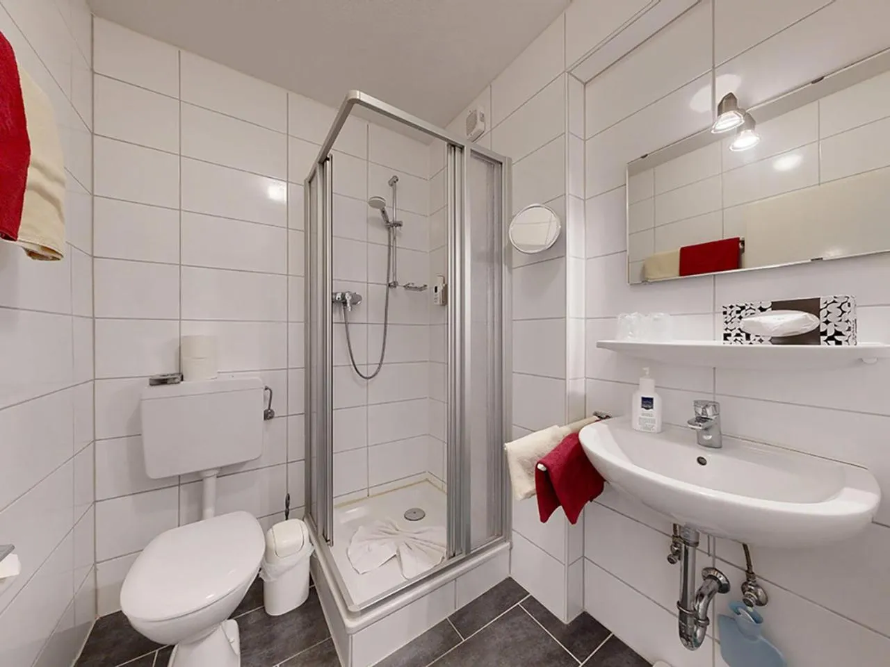 Shower in Hotel Graf Waldersee