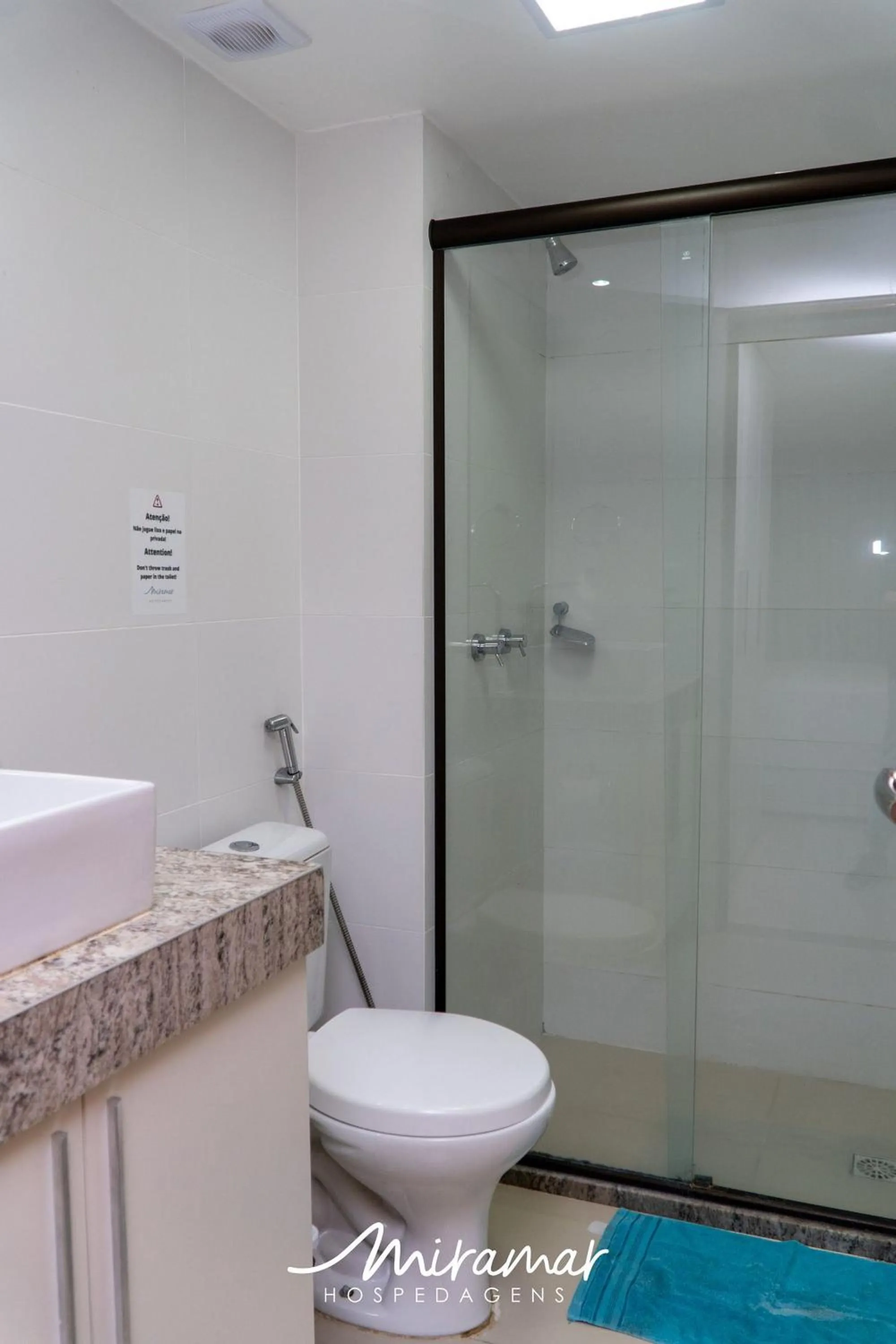 Toilet in Gold Flat - Miramar Hospedagens