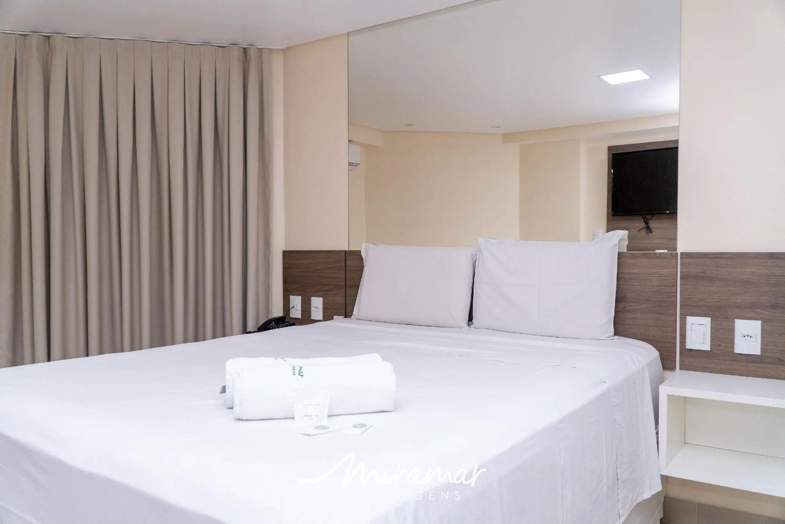 Bedroom, Bed in Gold Flat - Miramar Hospedagens