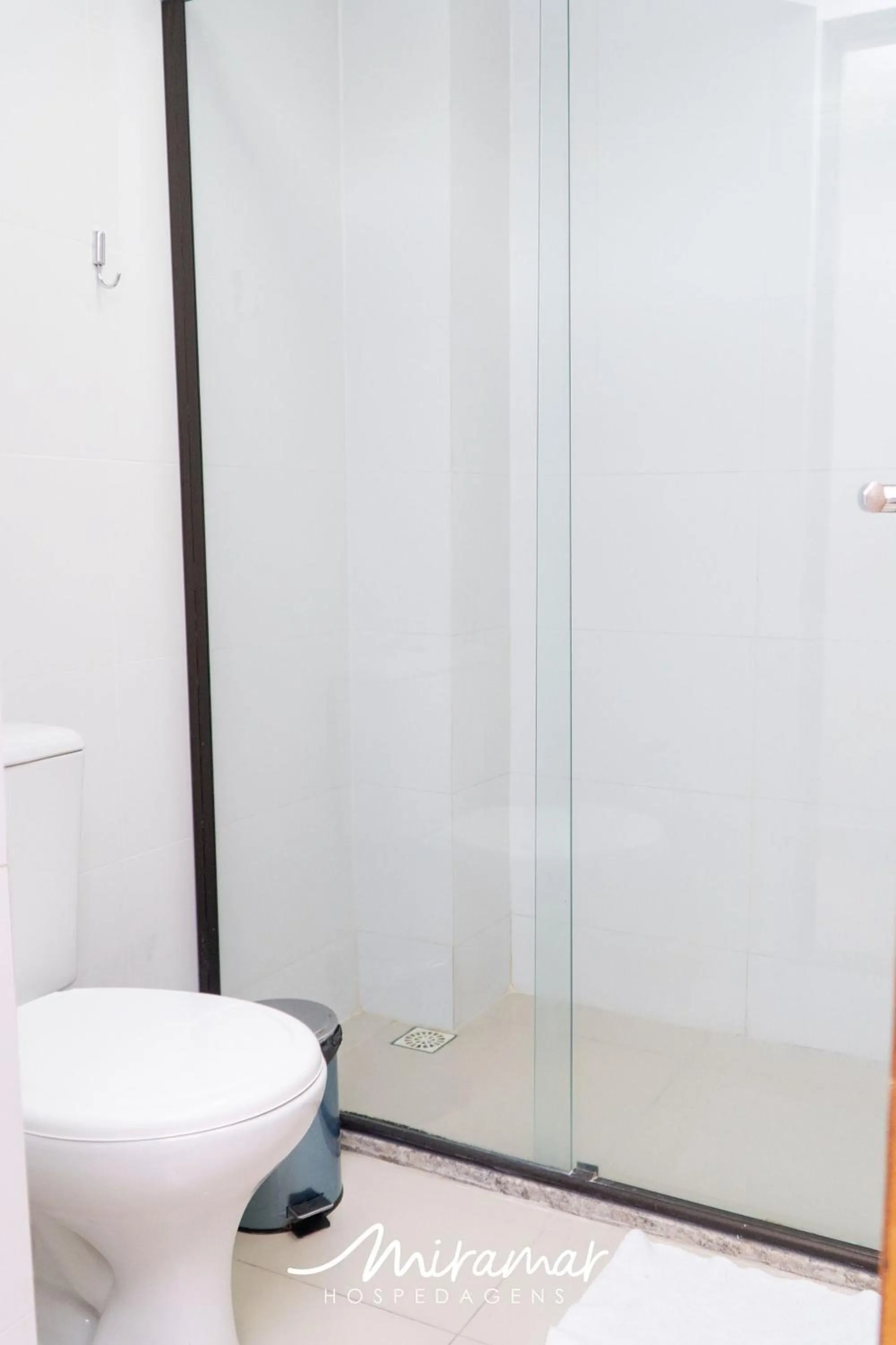 Toilet in Gold Flat - Miramar Hospedagens