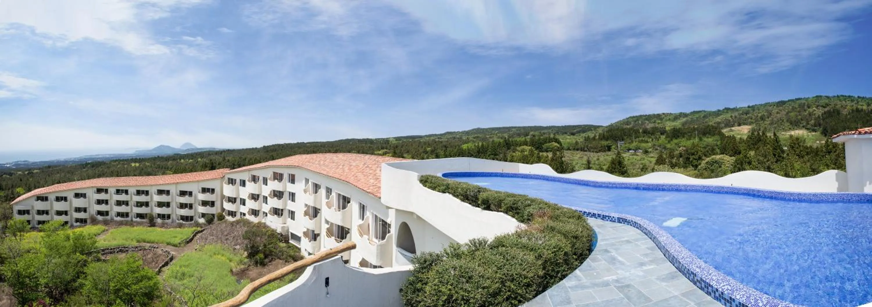 Pool view in Club ES Jeju Resort