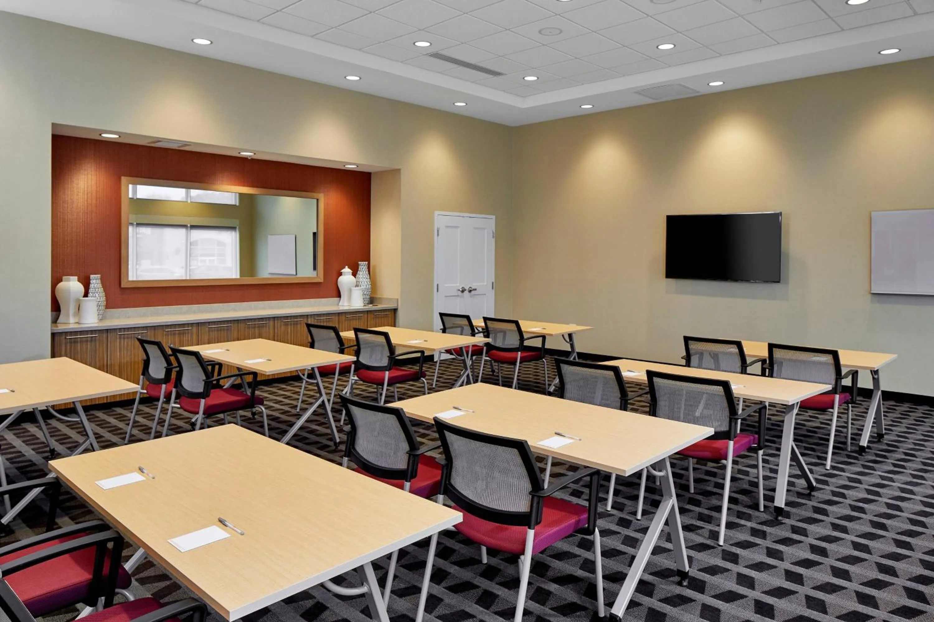 Meeting/conference room in TownePlace Suites by Marriott Columbus North - OSU