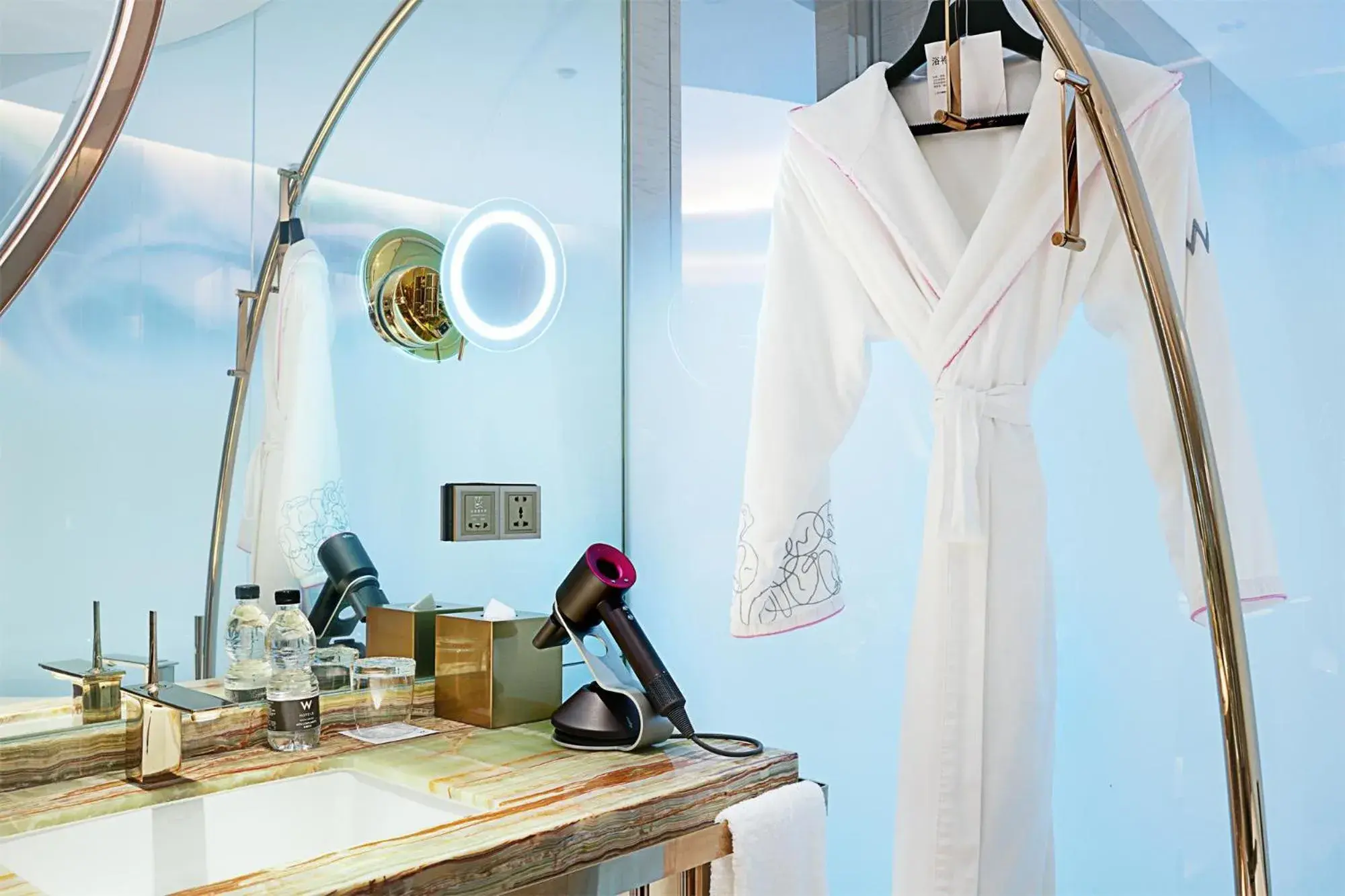 Superior King Suite in W Chengdu Superior King Suite in W Chengdu