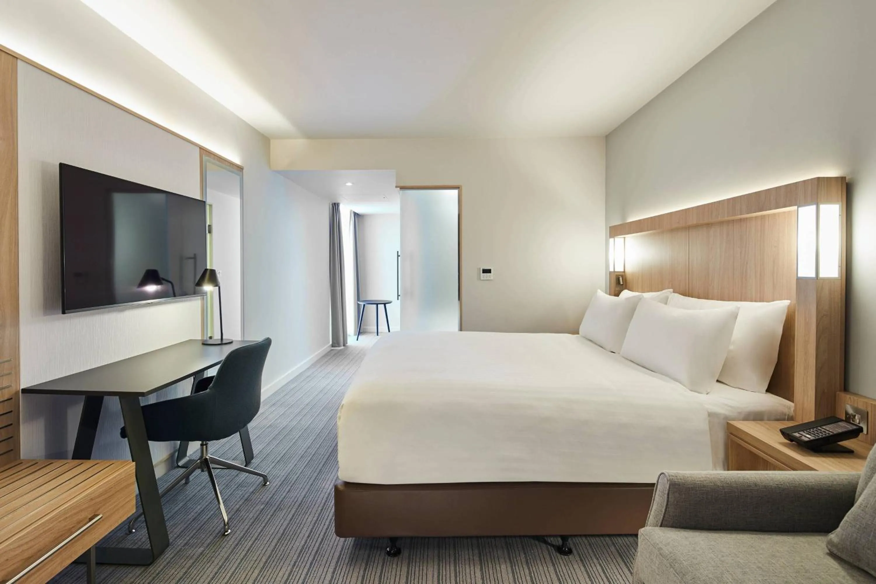 Photo of the whole room, Bed in Courtyard by Marriott Stoke on Trent Staffordshire