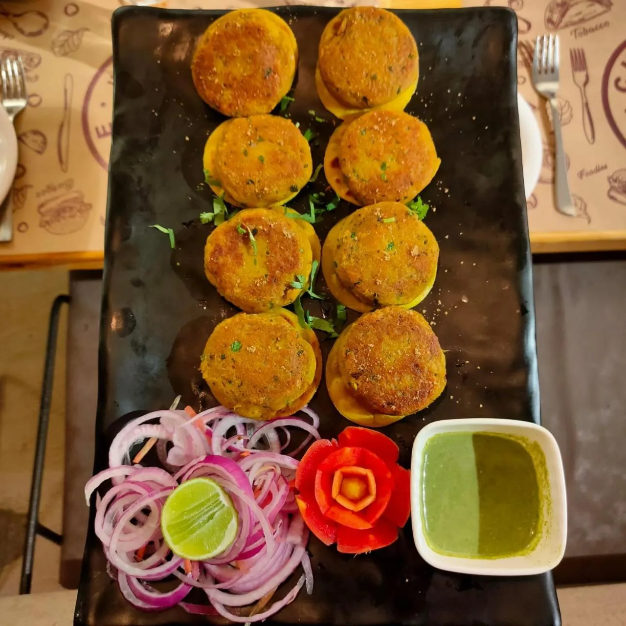 Restaurant/places to eat in Hotel Capital House