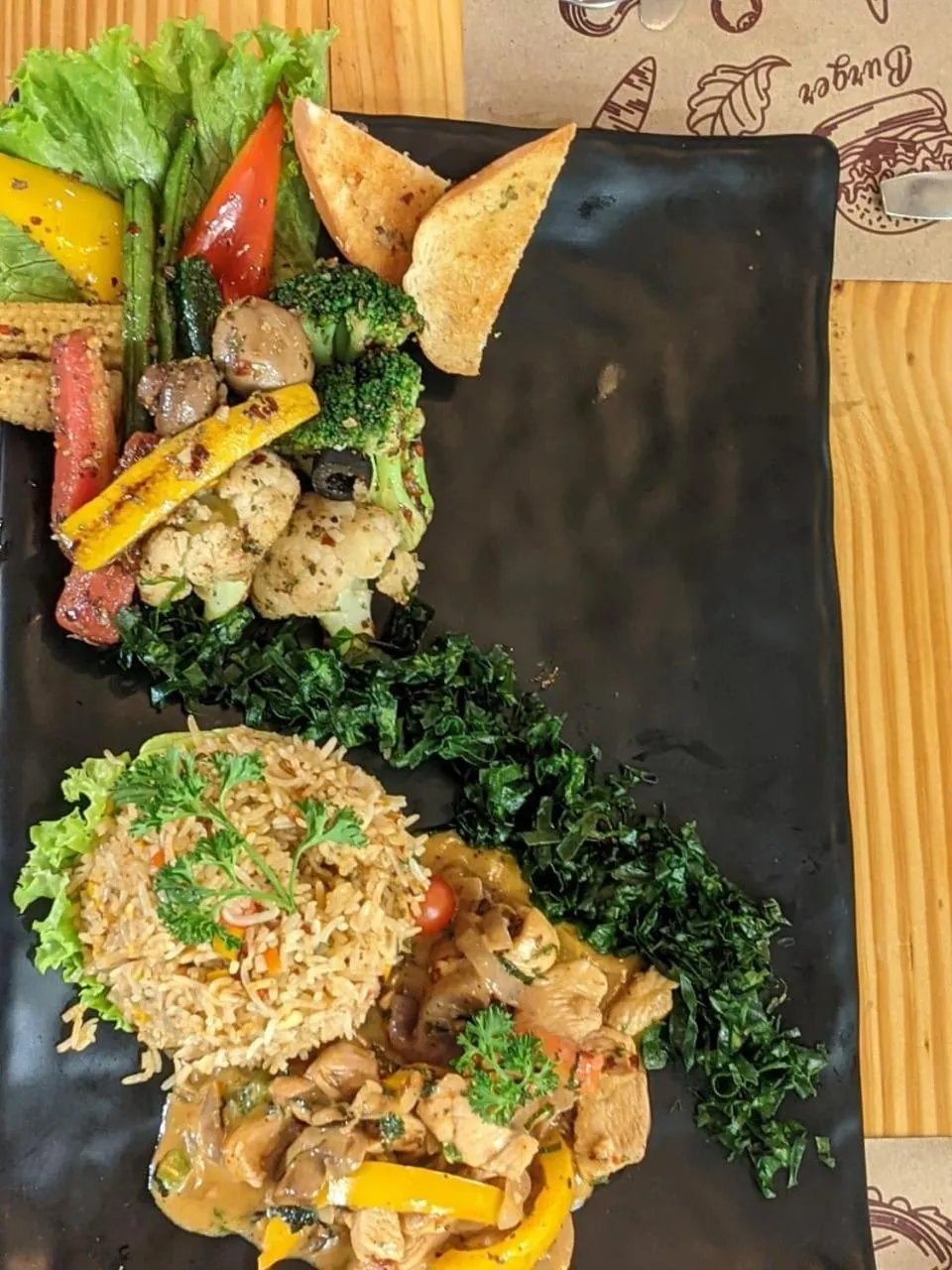 Restaurant/places to eat in Hotel Capital House