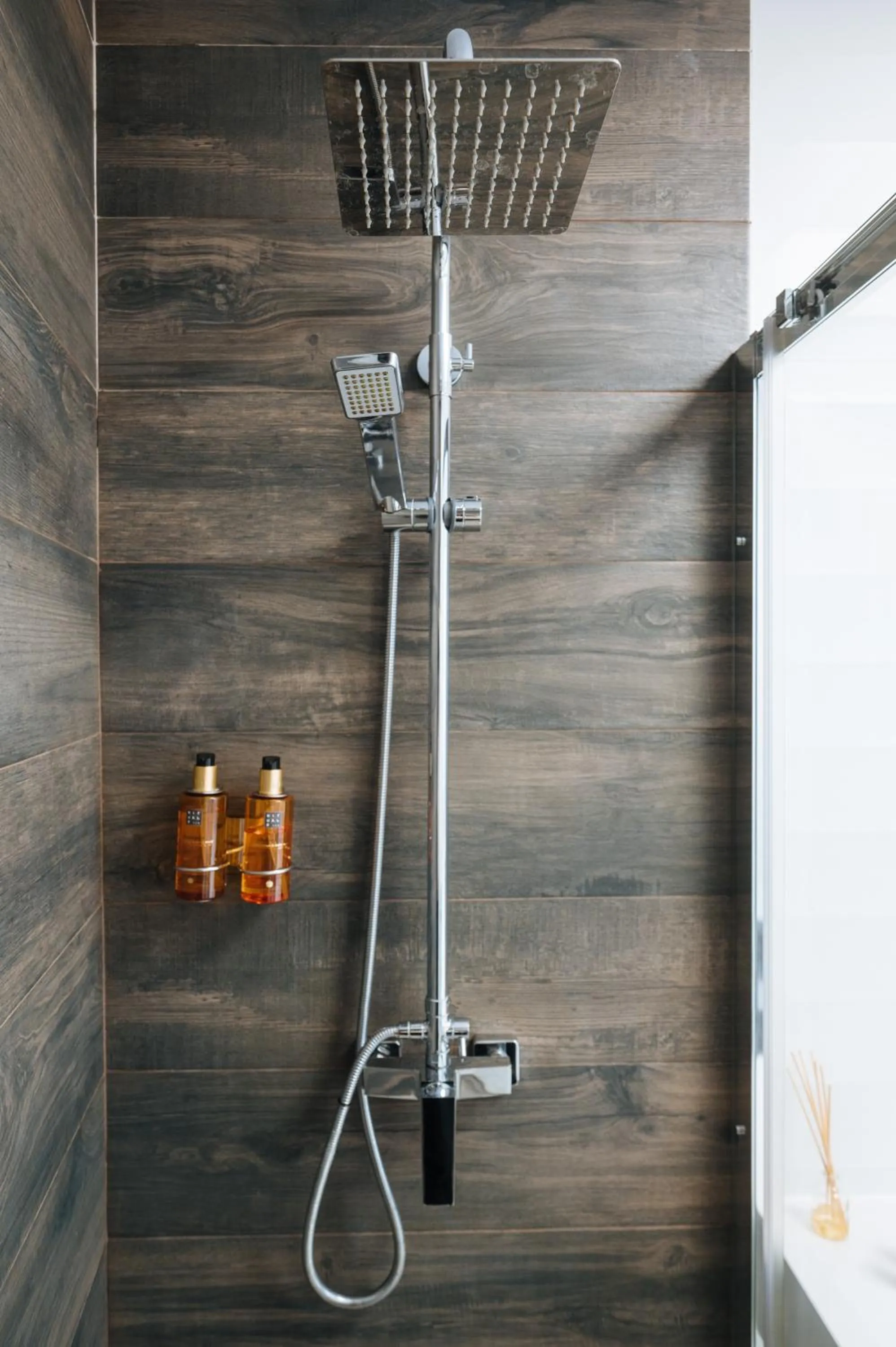 Shower in Apartamentos "El Escondite de Triana"