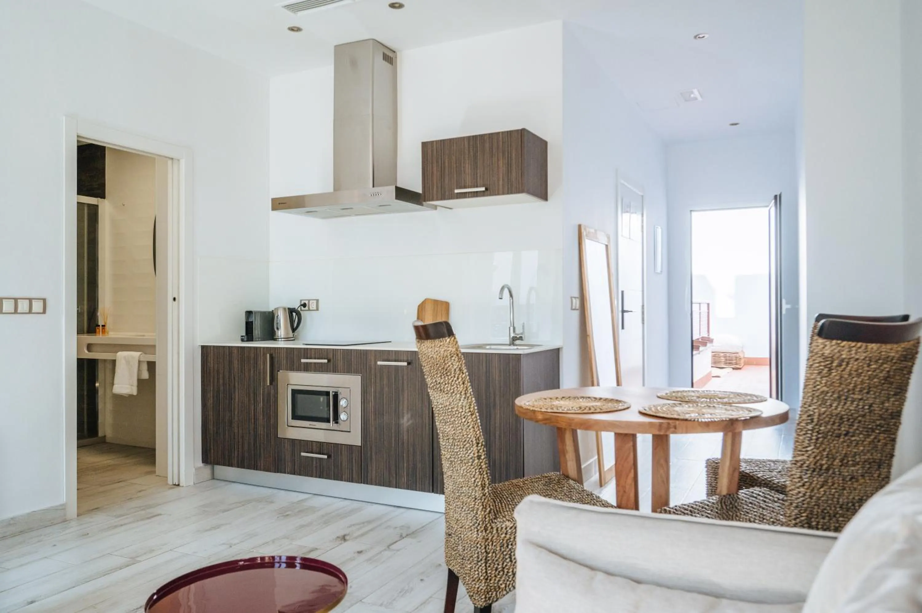 Kitchen or kitchenette in Apartamentos "El Escondite de Triana"