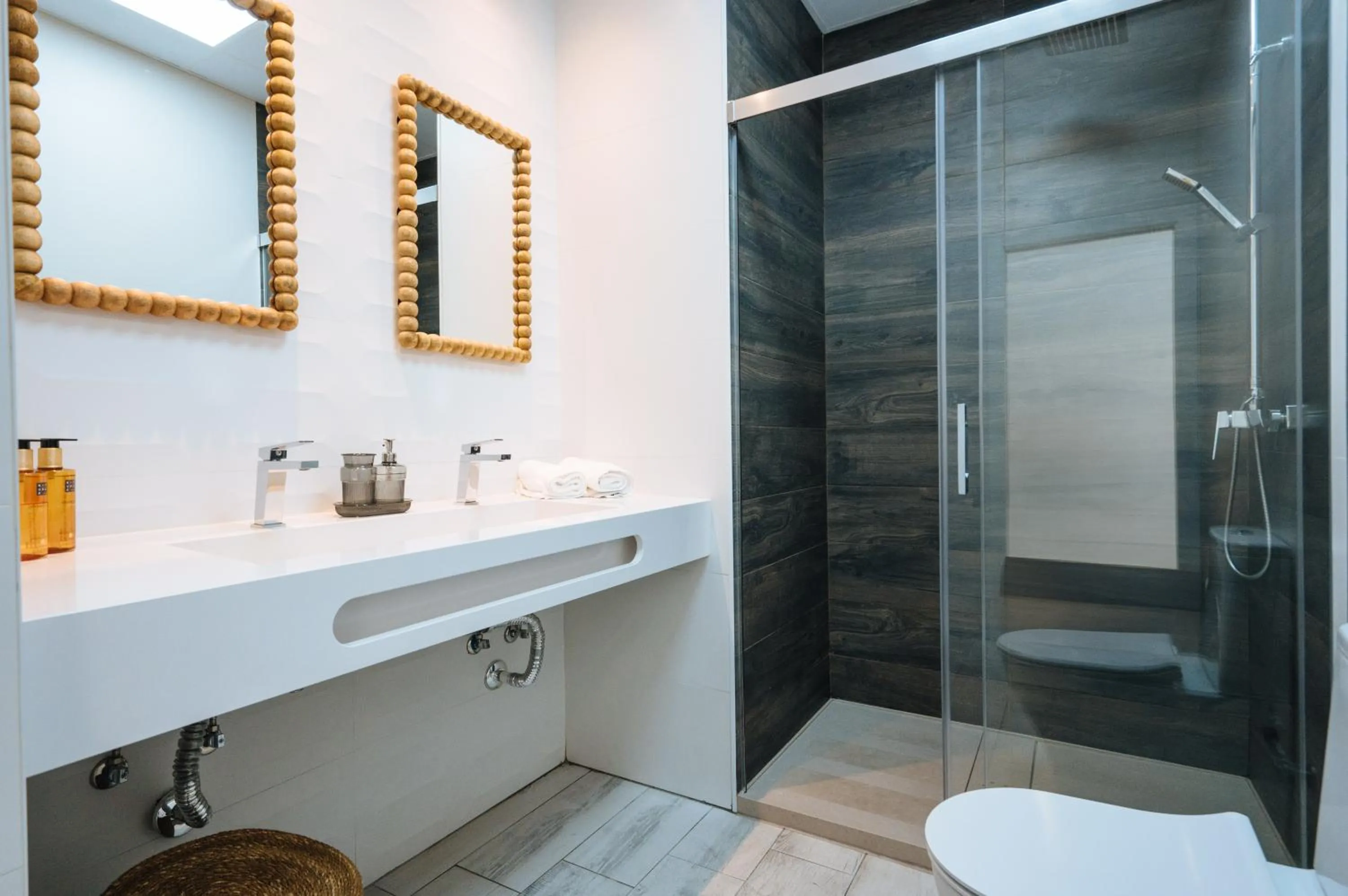 Shower in Apartamentos "El Escondite de Triana"