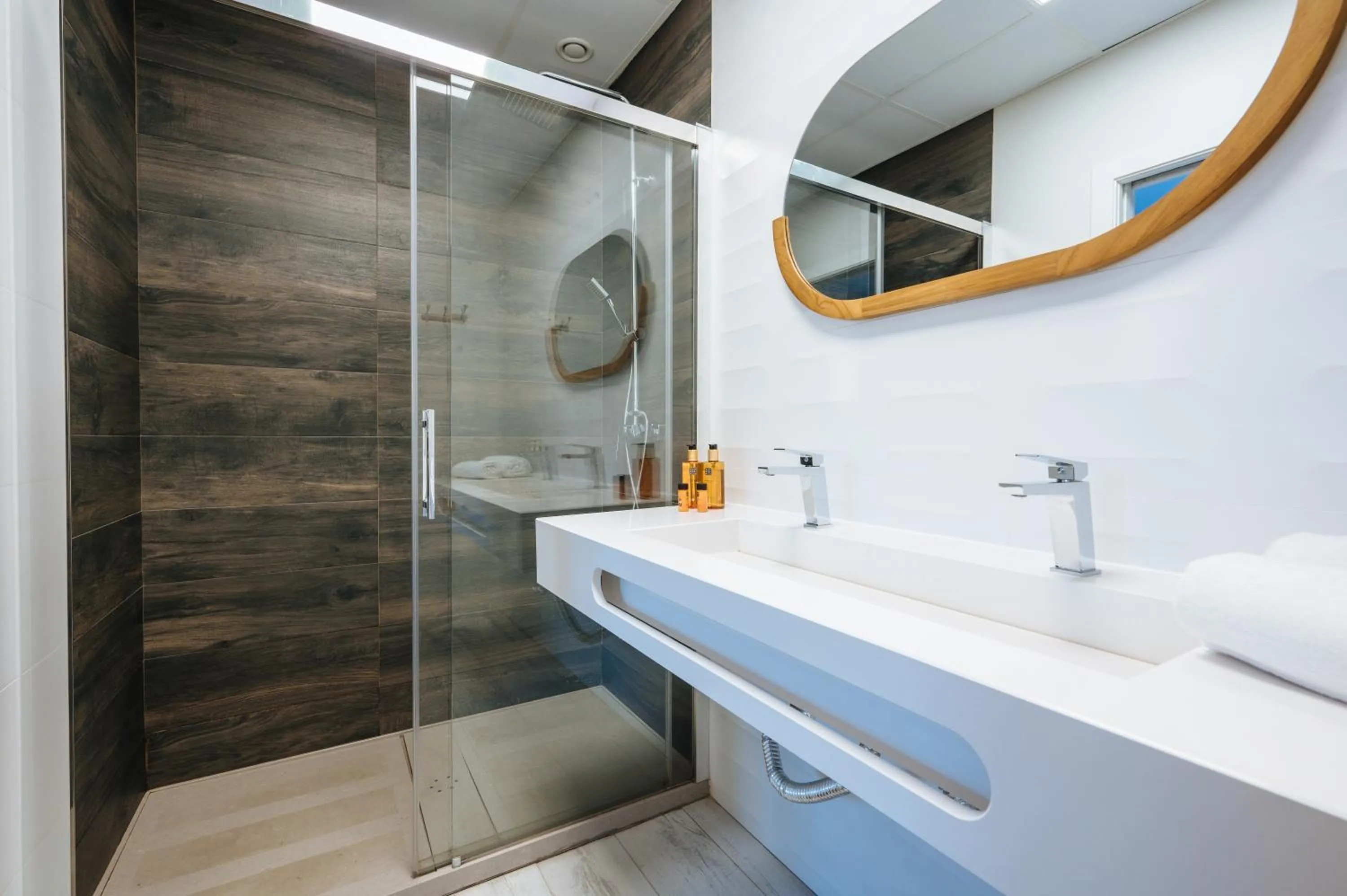 Shower in Apartamentos "El Escondite de Triana"