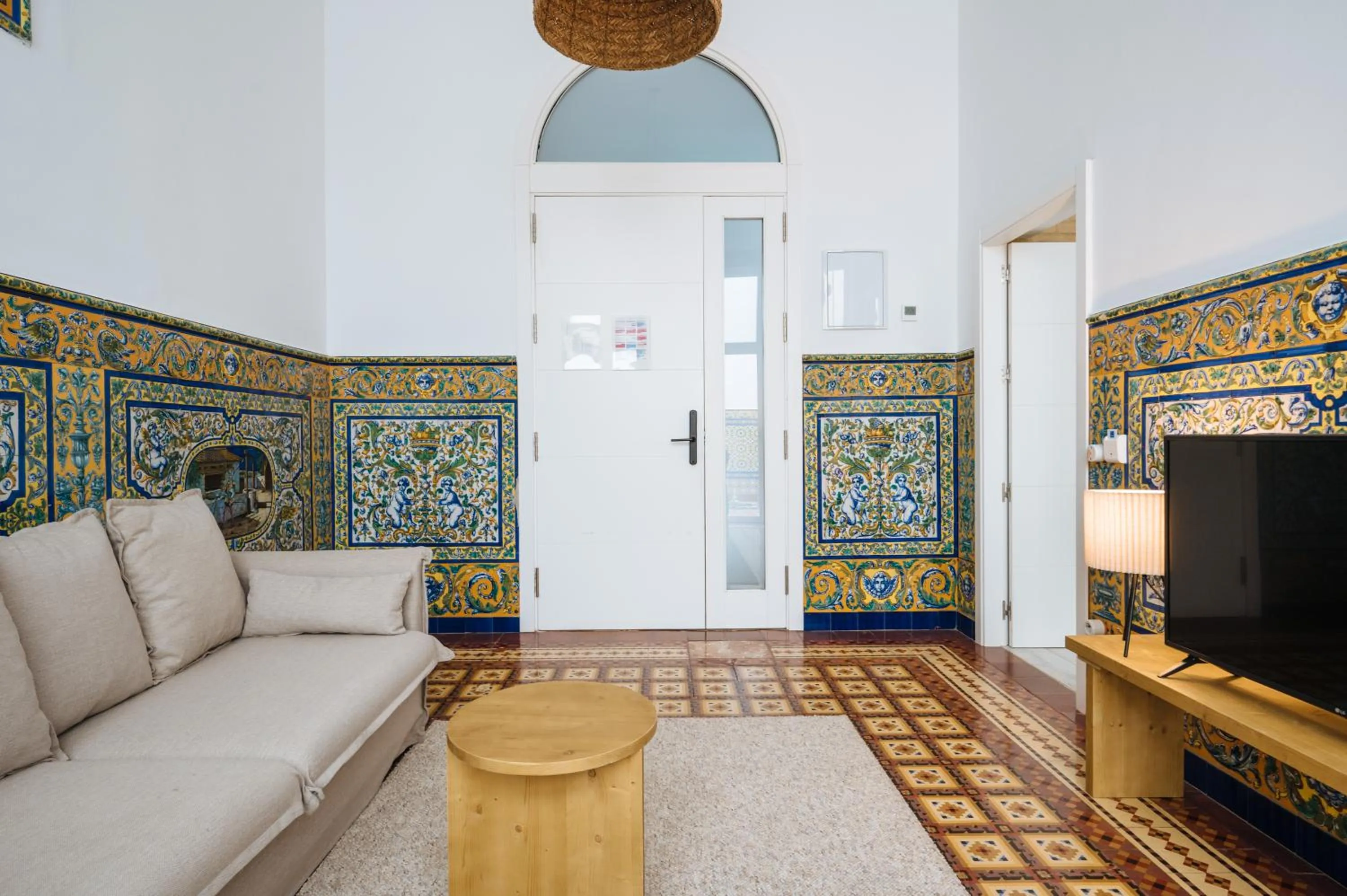 Communal lounge/ TV room in Apartamentos "El Escondite de Triana"