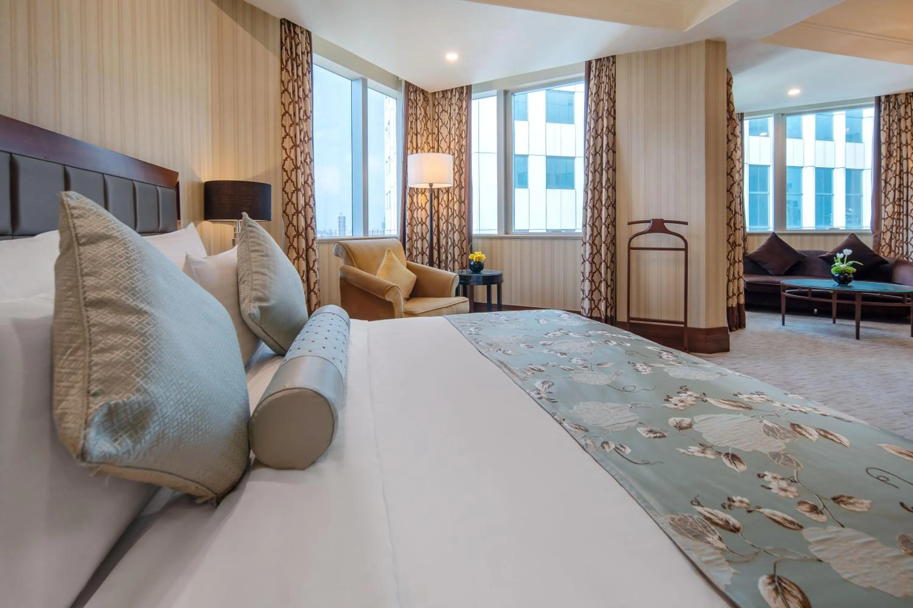 Photo of the whole room, Bed in Wuhan Jin Jiang International Hotel