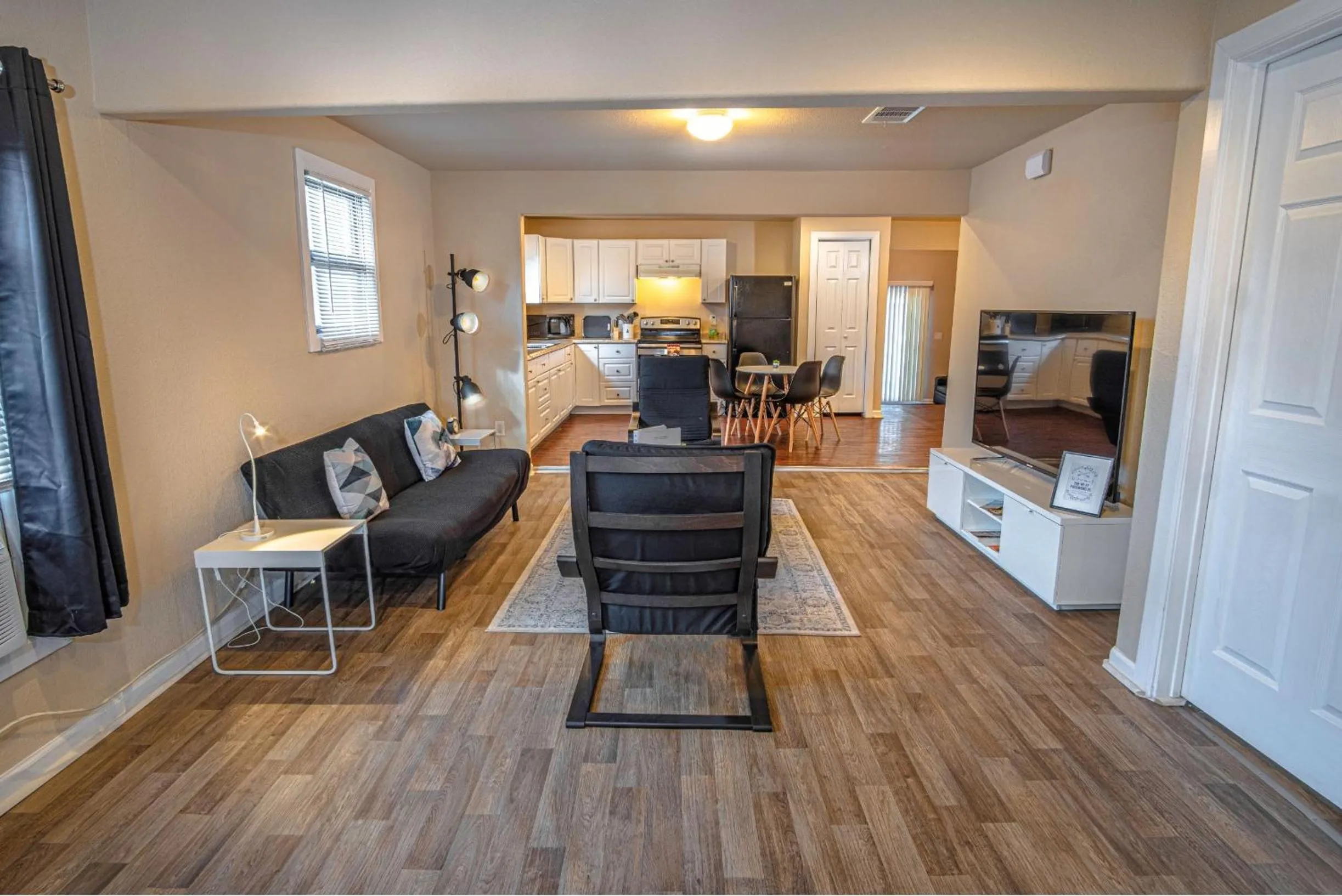 Living room in Nice 3B 2BA Near Downtown 2 Min AtandT Center