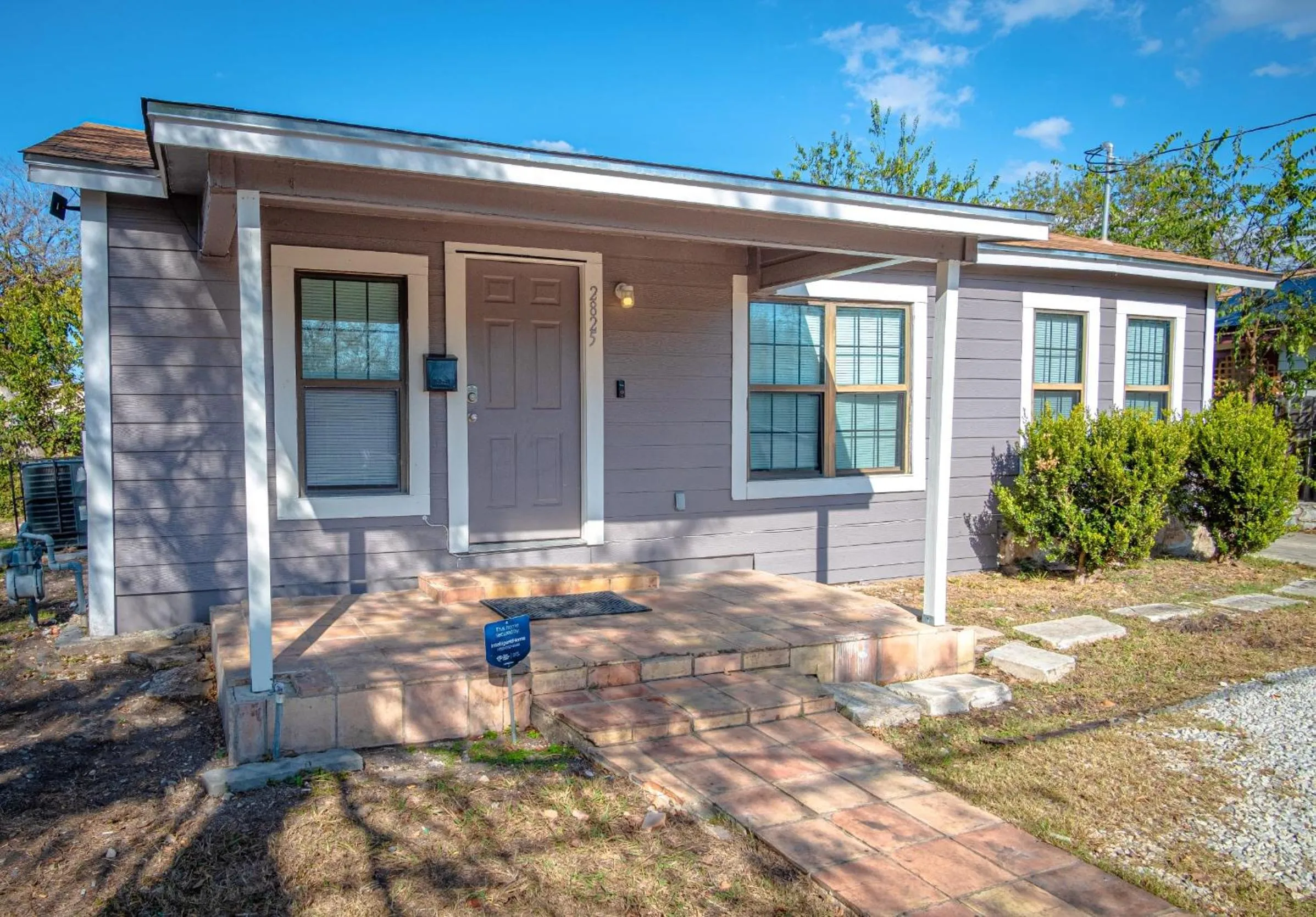 Facade/entrance in Nice 3B 2BA Near Downtown 2 Min AtandT Center