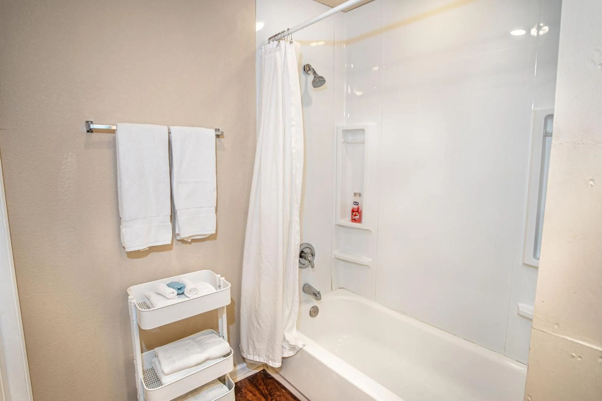 Bathroom in Nice 3B 2BA Near Downtown 2 Min AtandT Center