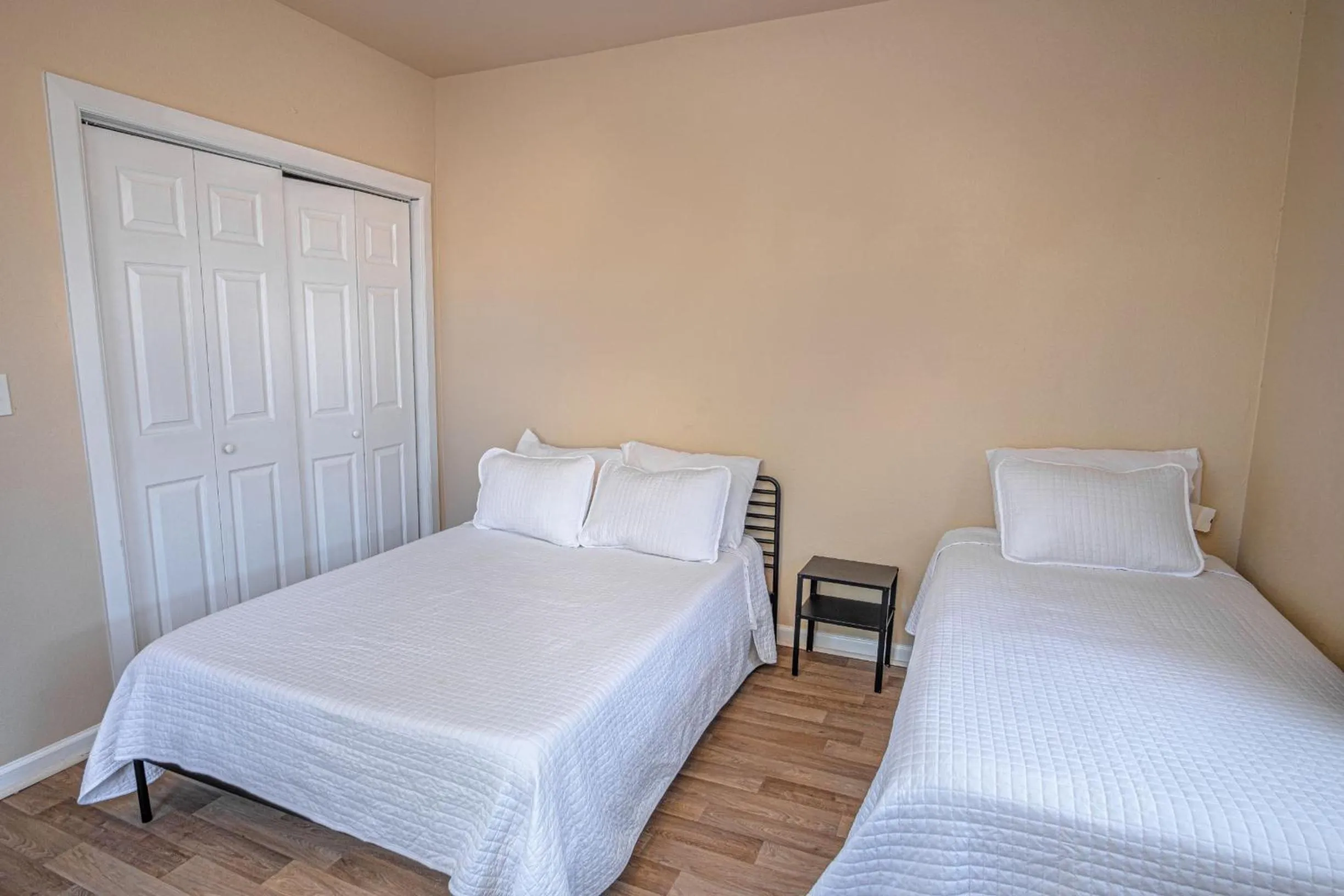 Bed in Nice 3B 2BA Near Downtown 2 Min AtandT Center