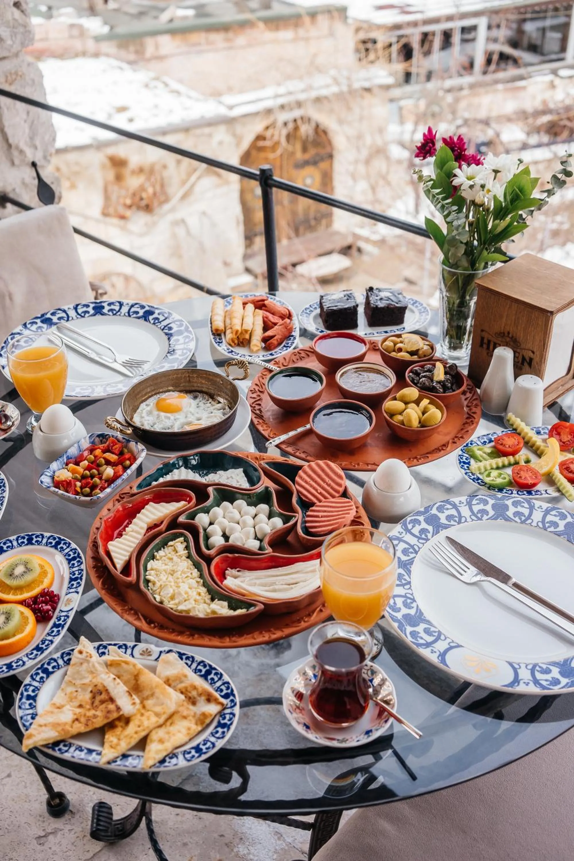 Breakfast in Helen Cave Suites