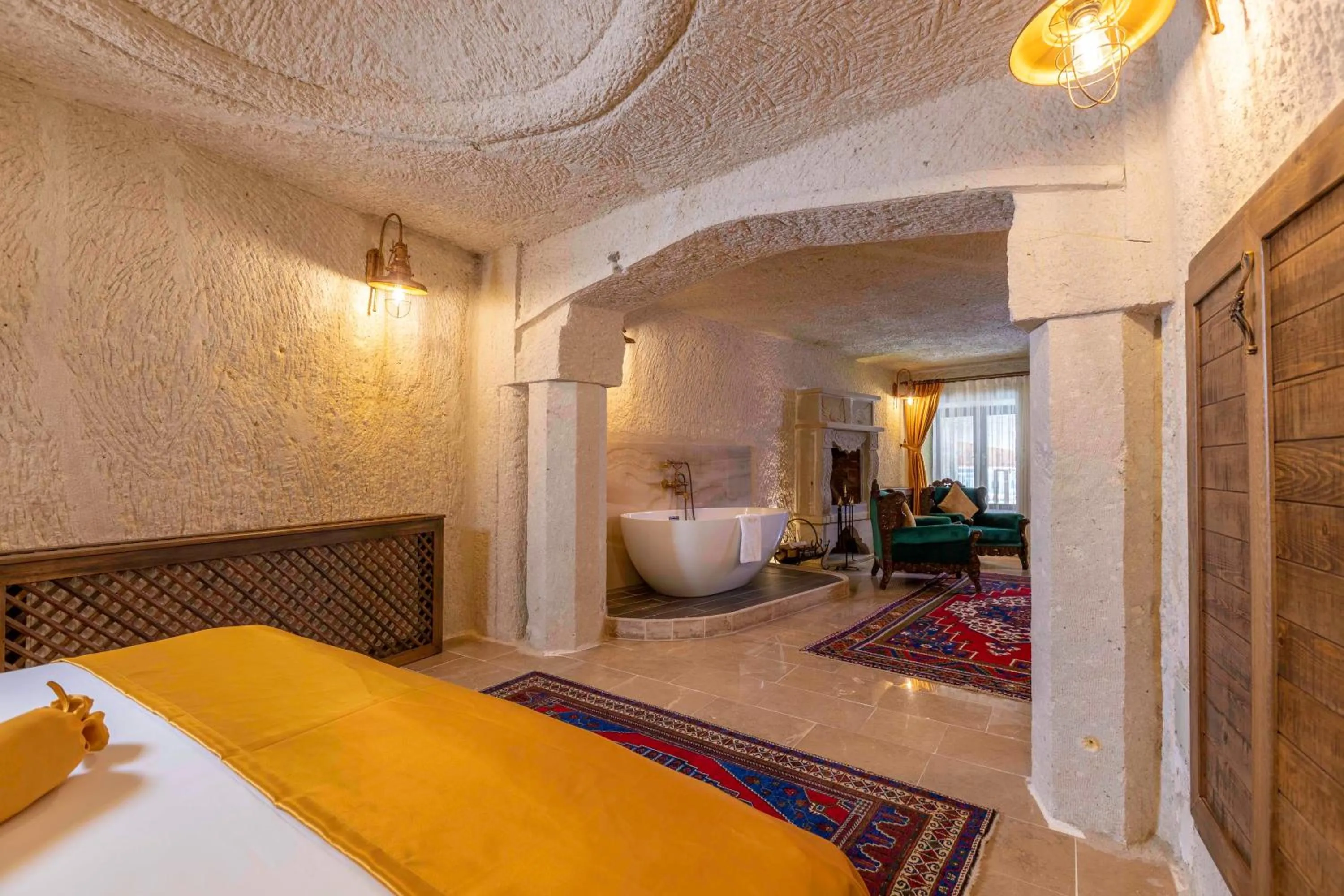 Photo of the whole room in Helen Cave Suites