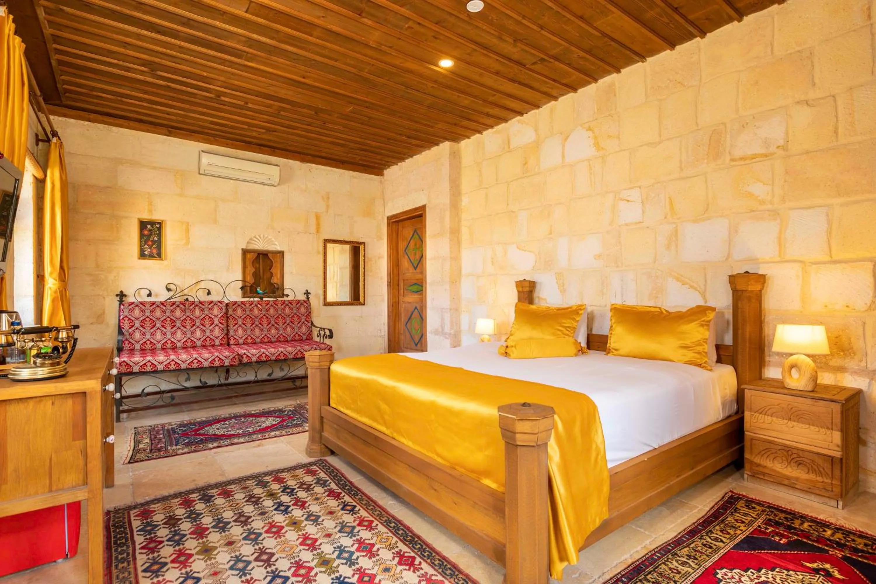 Photo of the whole room in Helen Cave Suites