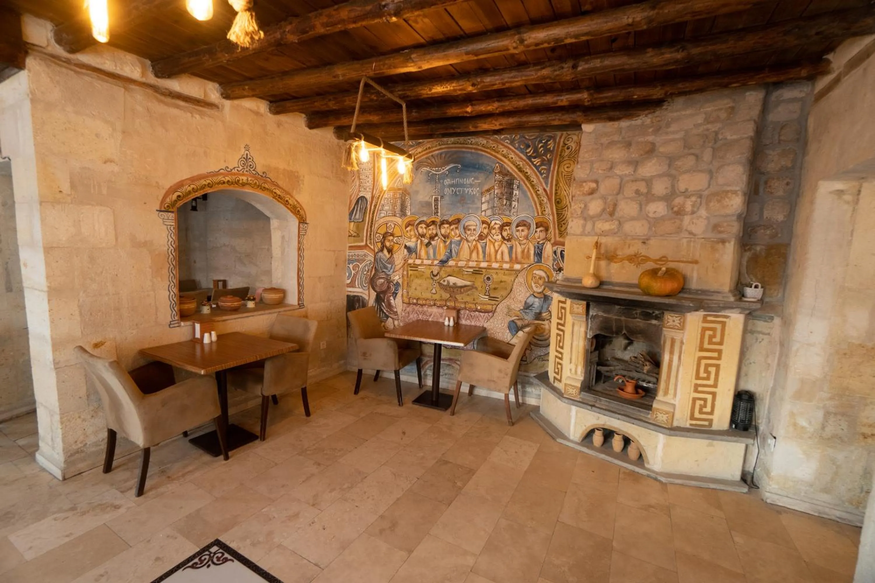 Restaurant/places to eat in Helen Cave Suites