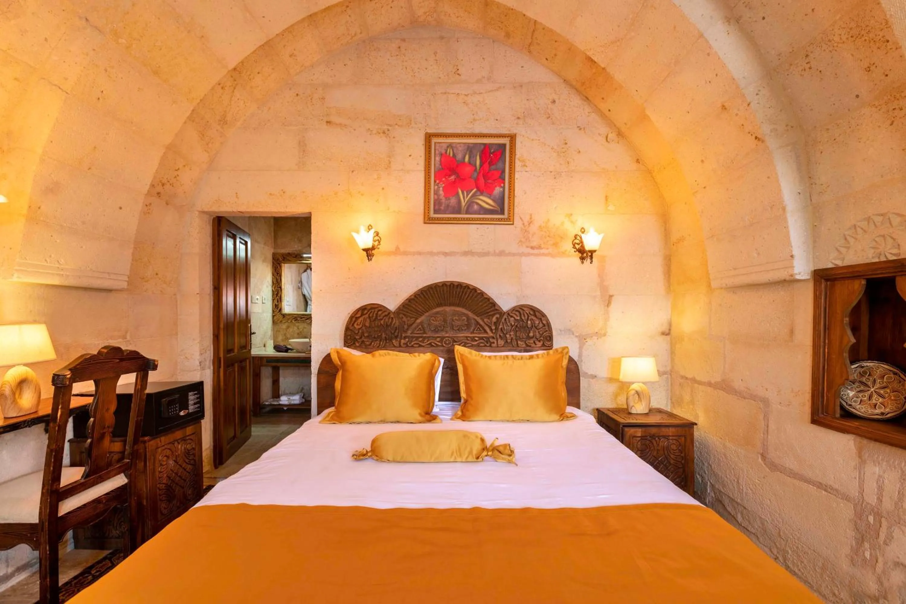 Massage in Helen Cave Suites