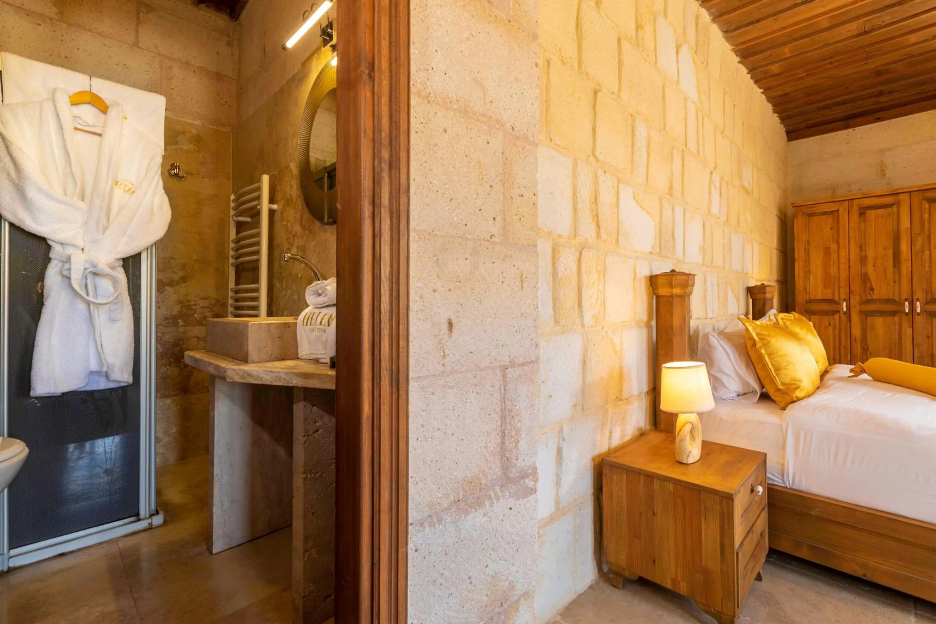 Bathroom in Helen Cave Suites