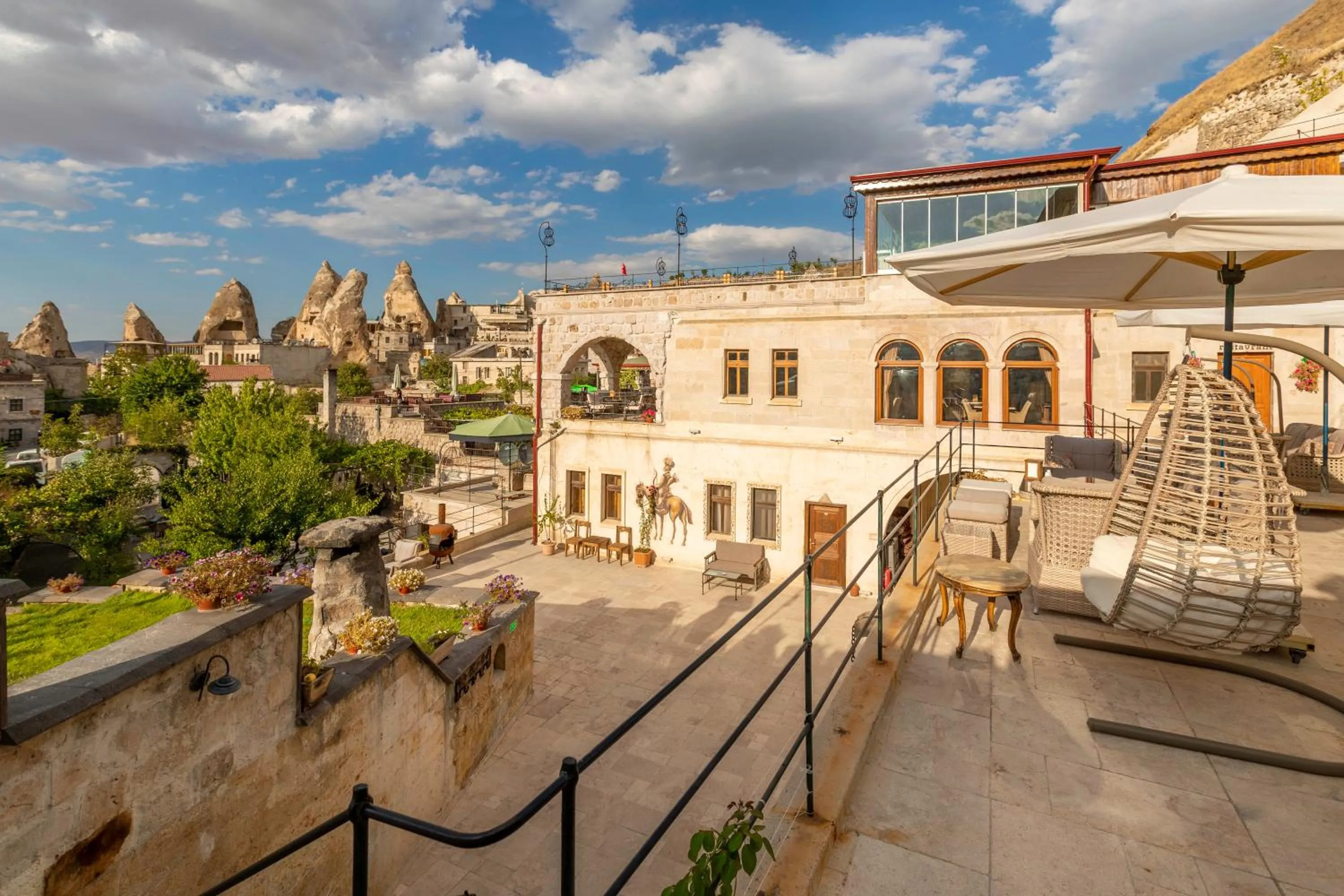 Property building in Helen Cave Suites