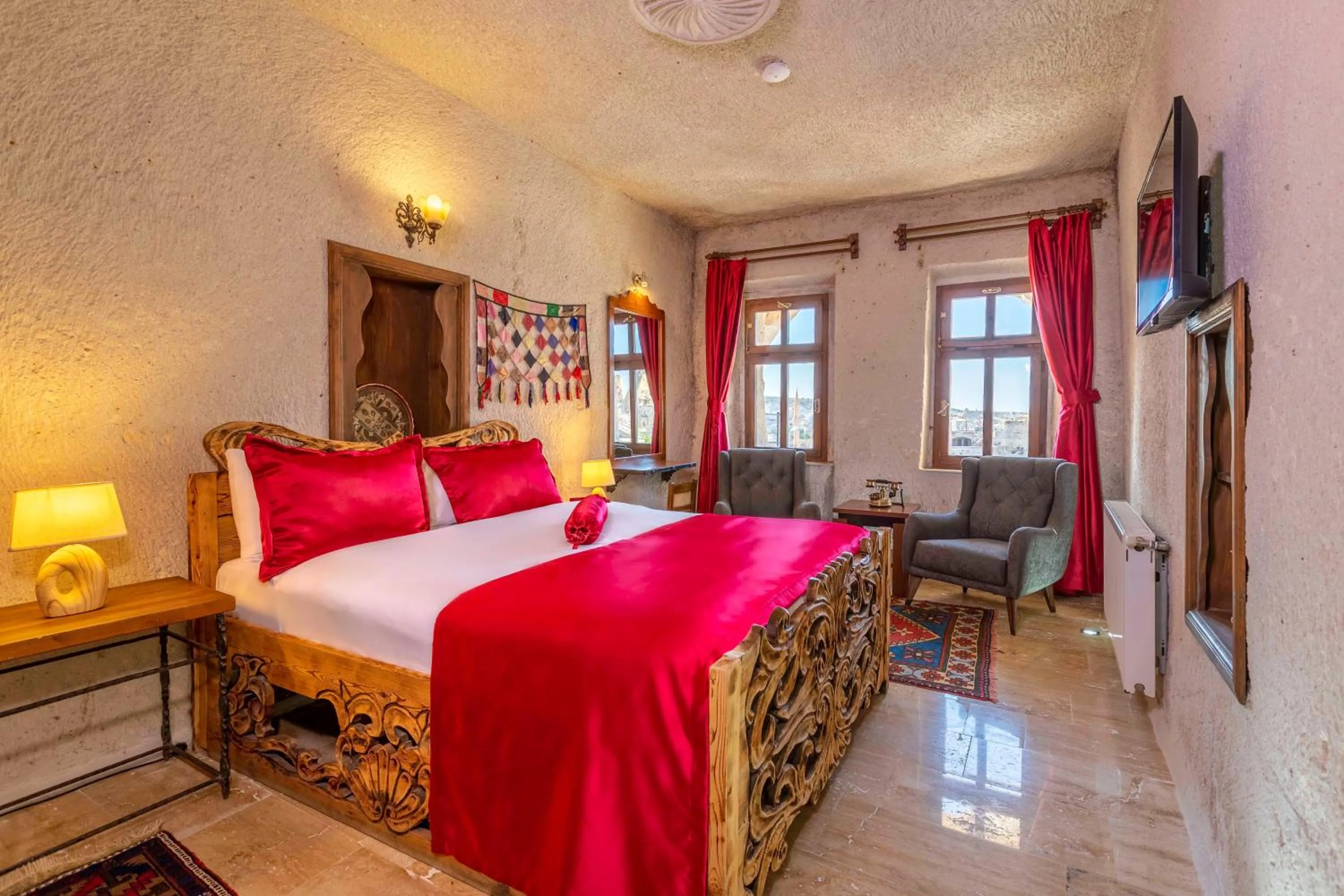 Photo of the whole room in Helen Cave Suites