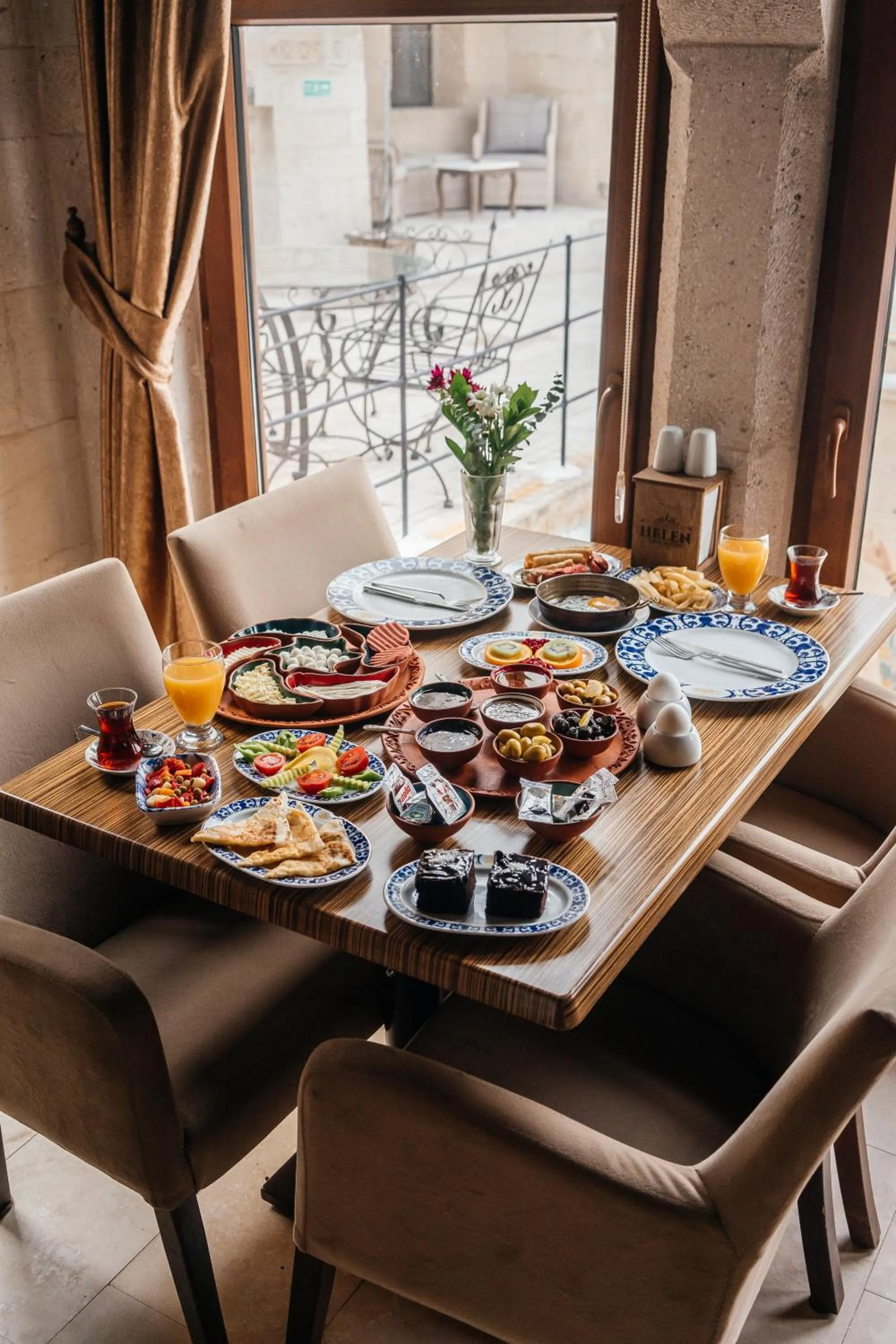 Breakfast in Helen Cave Suites