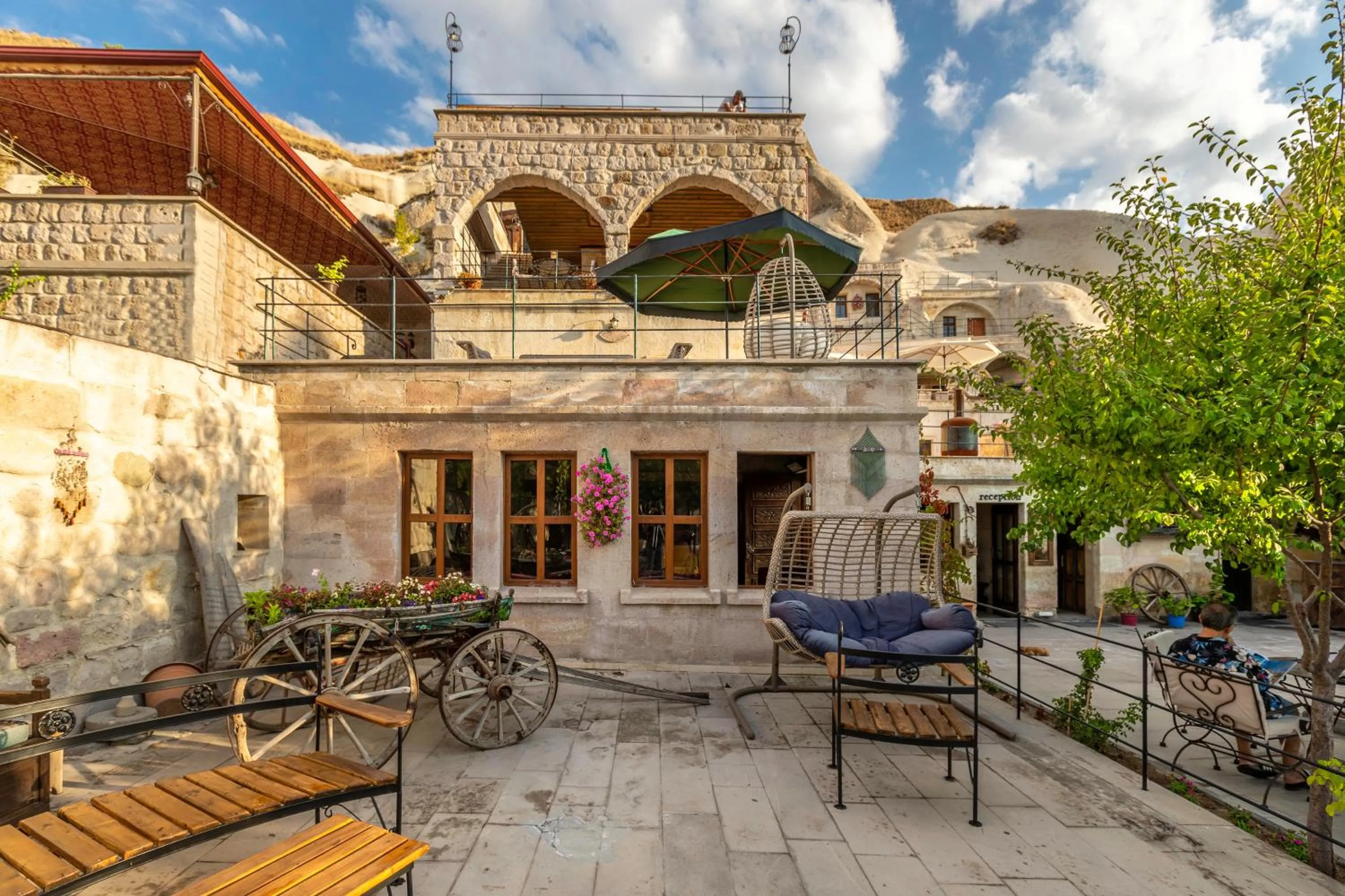 Facade/entrance in Helen Cave Suites