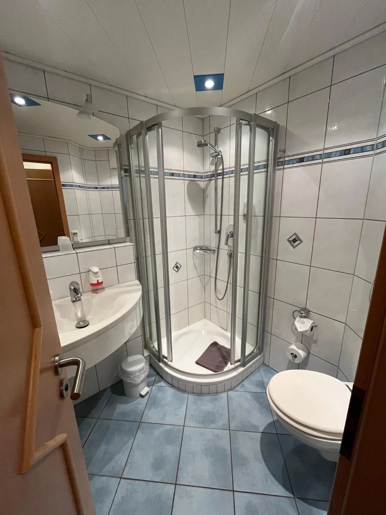 Shower in Hotel-Landpension Postwirt