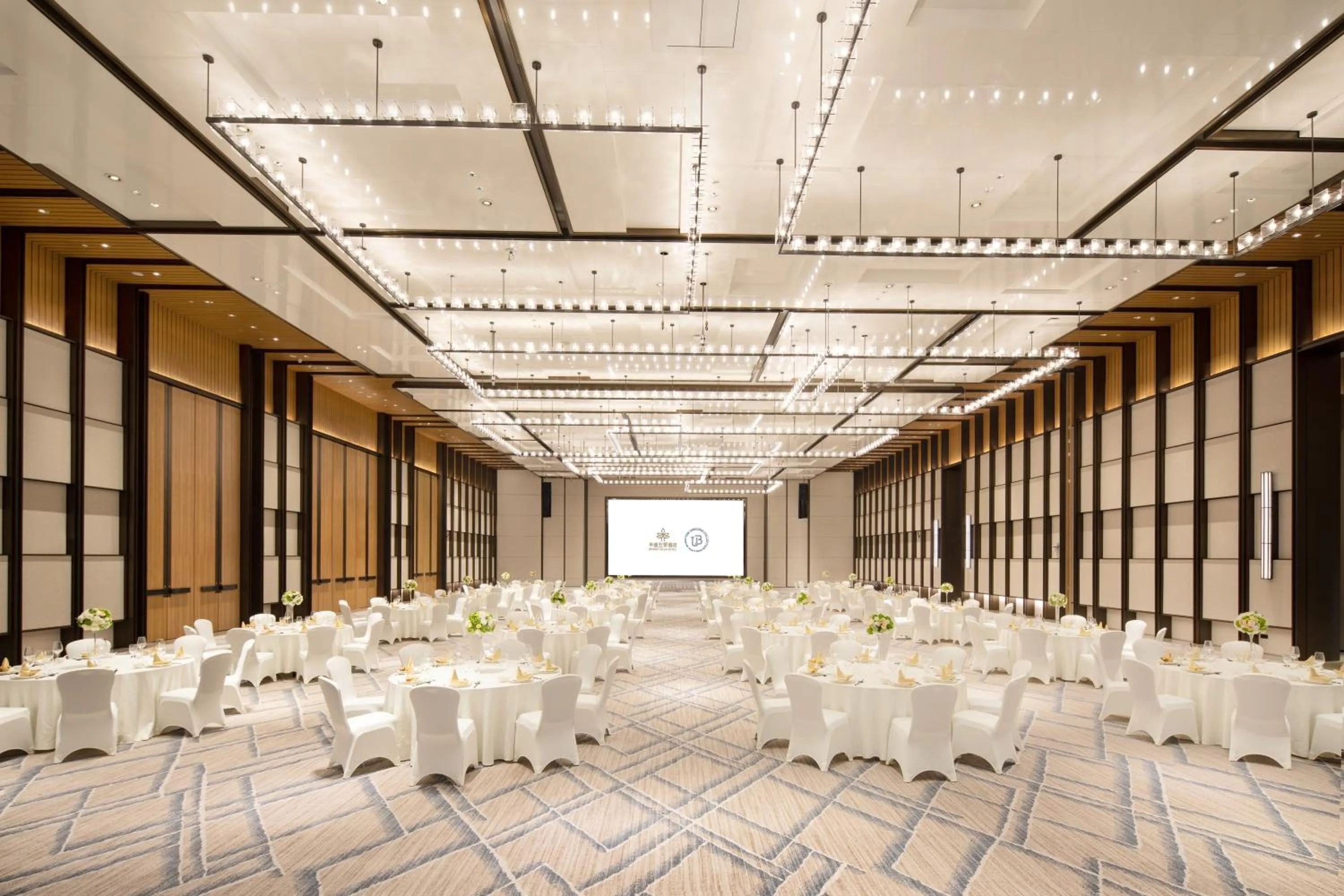 Business facilities in Grand WUJI Hotel, in The Unbound Collection by Hyatt