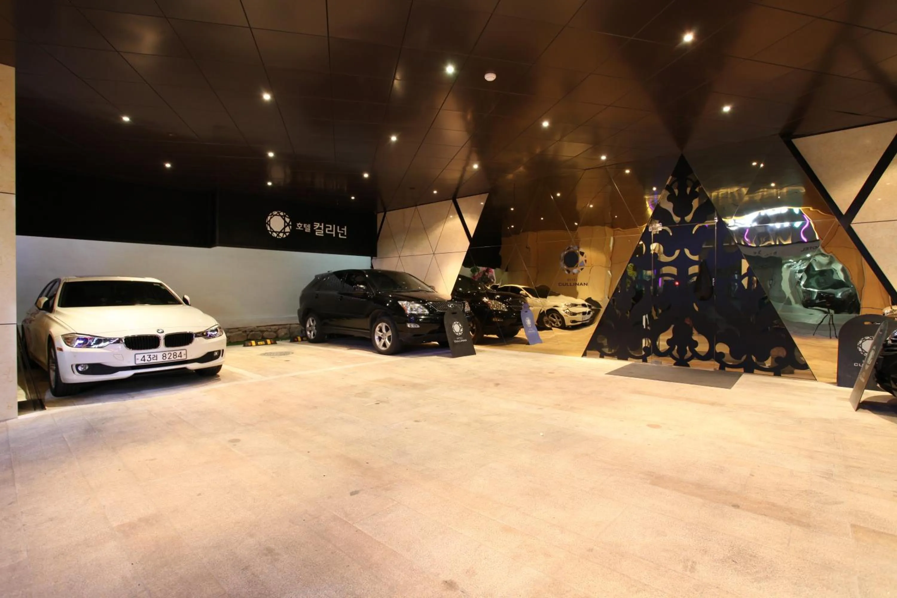 Property building in Hotel Cullinan jongno