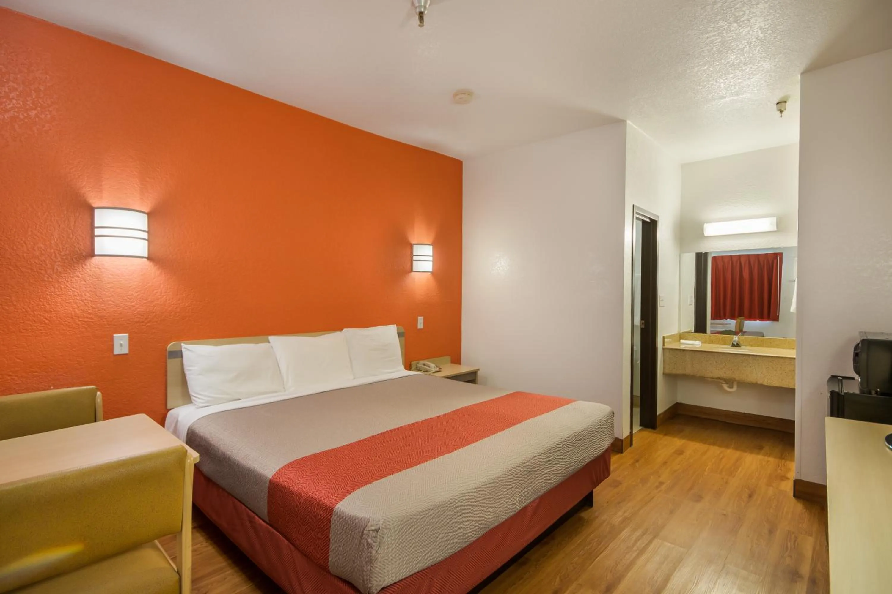 Bedroom, Bed in Americas Best Value Inn & Suites Humble